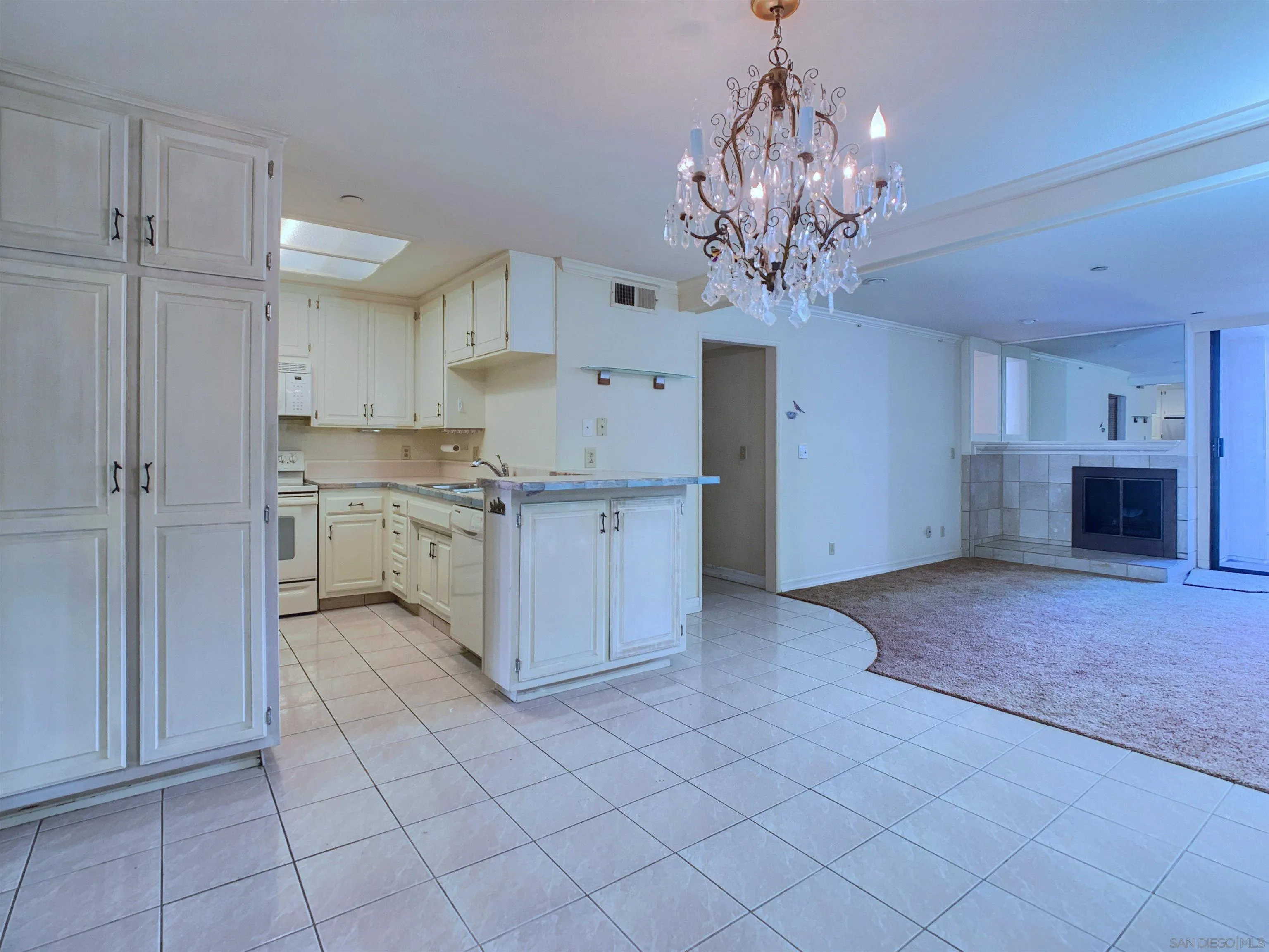 https://cdn.realtyfeed.com/cdn/127/260022944/b7ca3bc6d581c011a65a4601cb88d984.webp