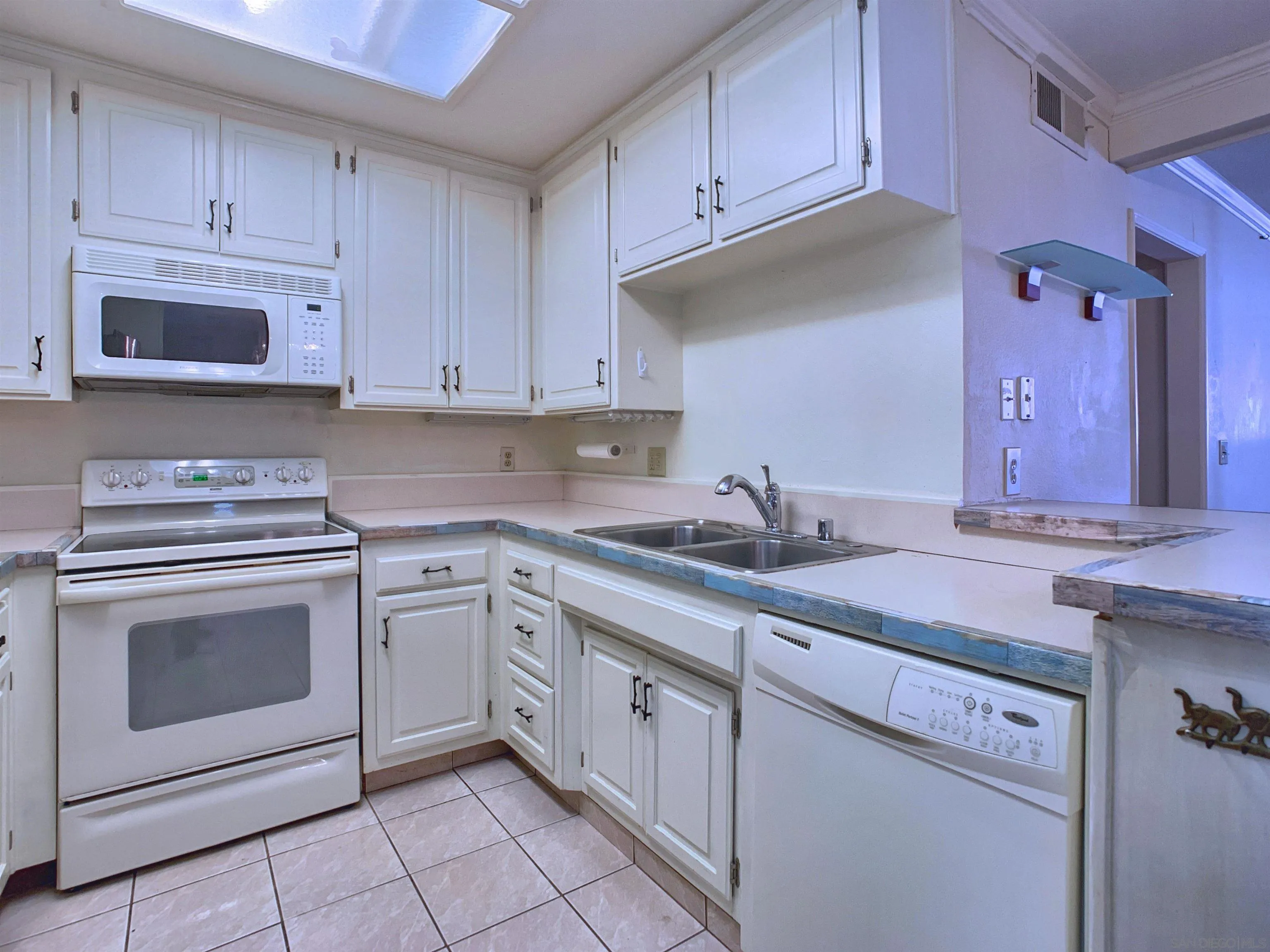 https://cdn.realtyfeed.com/cdn/127/260022944/d49c34ef1c5790b2f9ef23f74ba05bbc.webp