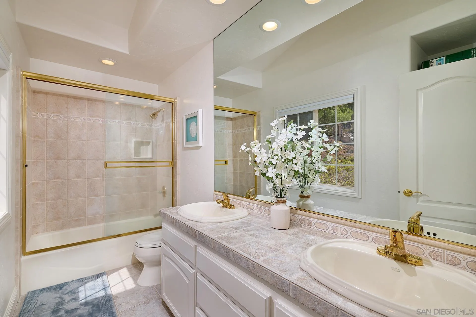 https://cdn.realtyfeed.com/cdn/127/260022946/055481b43b5659a5325fa84b463eb8f6.webp