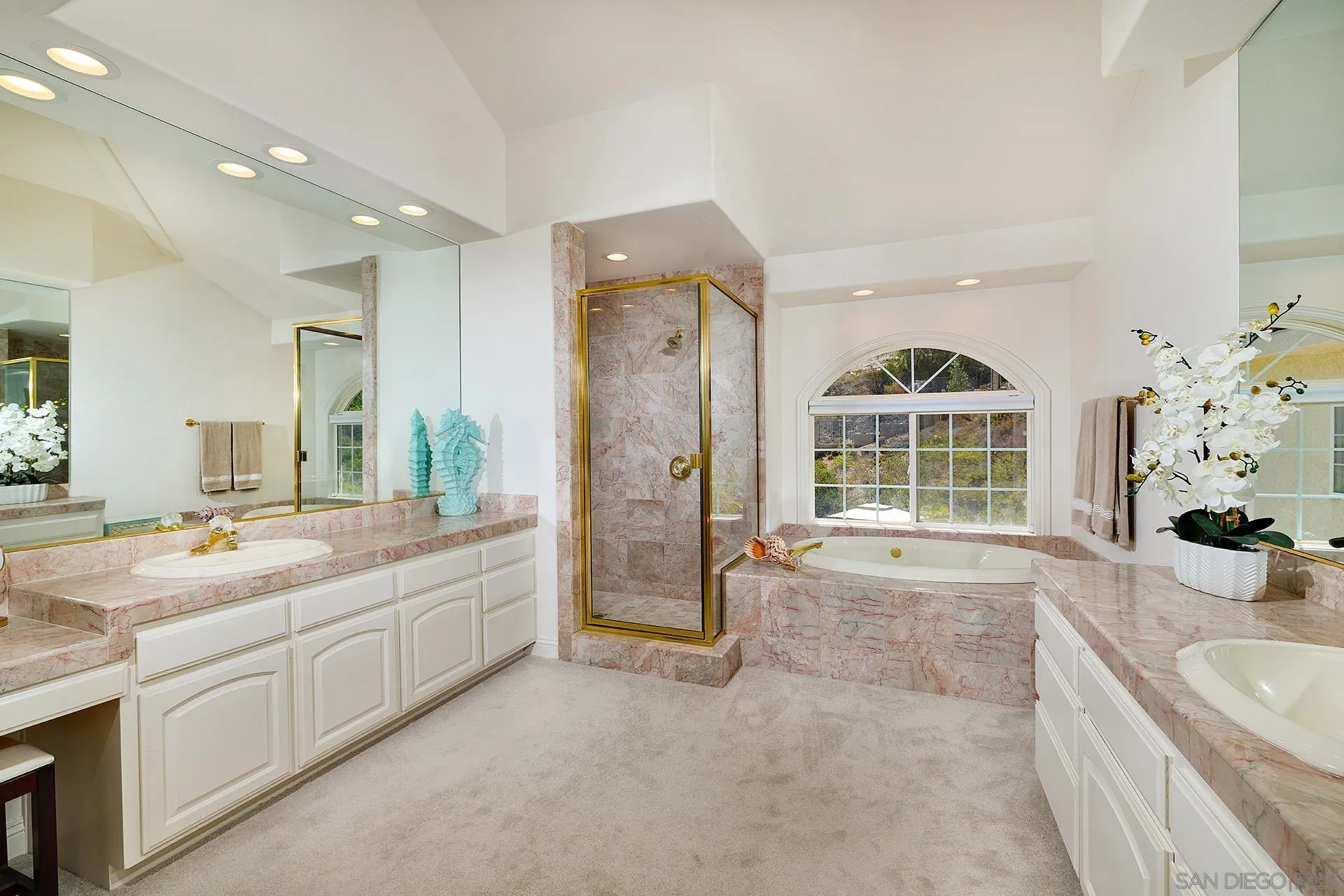 https://cdn.realtyfeed.com/cdn/127/260022946/0887f20f450b043d5271b2a2170eef30.webp