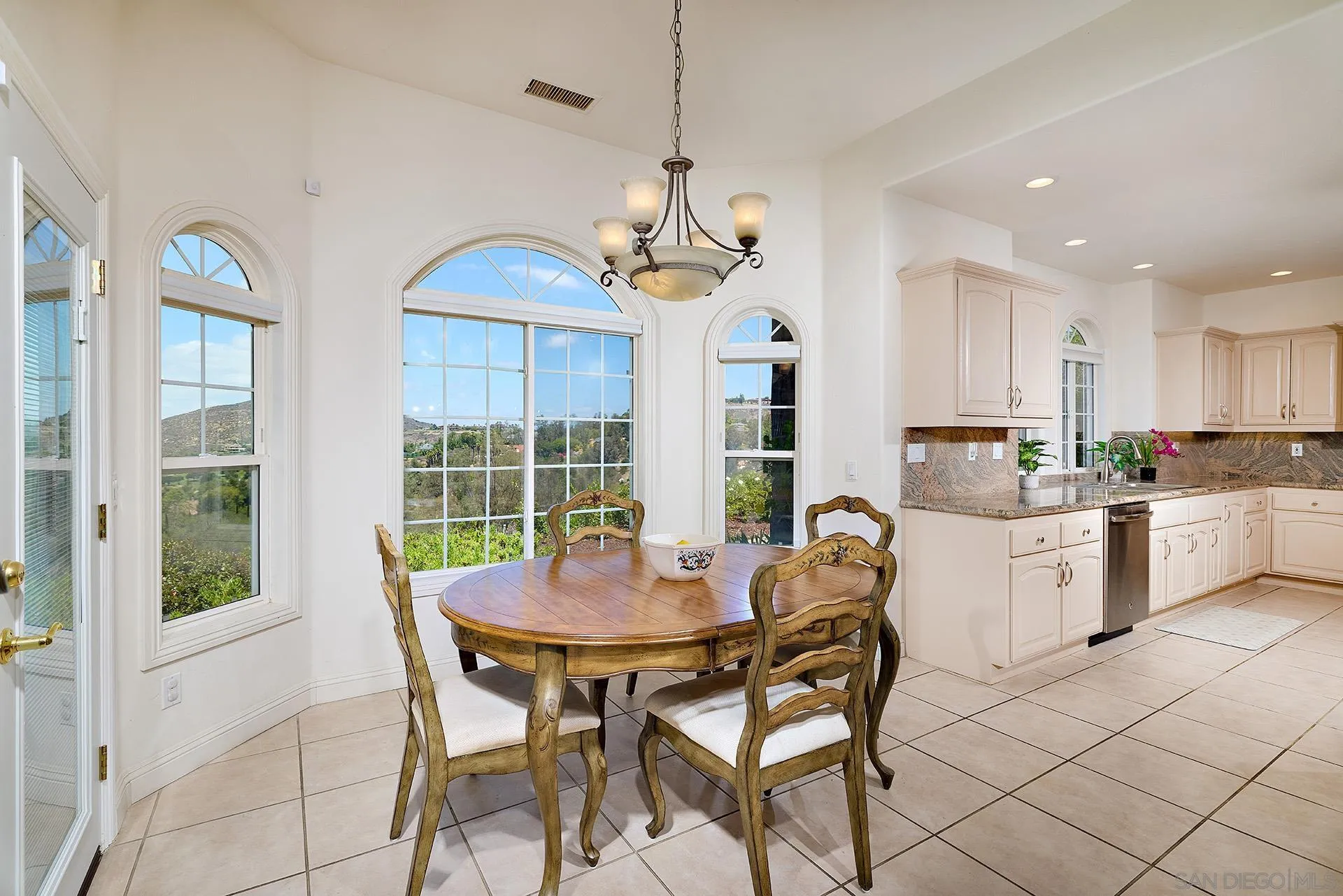 https://cdn.realtyfeed.com/cdn/127/260022946/71245d69aa6401389a05abd2e2fcafd2.webp