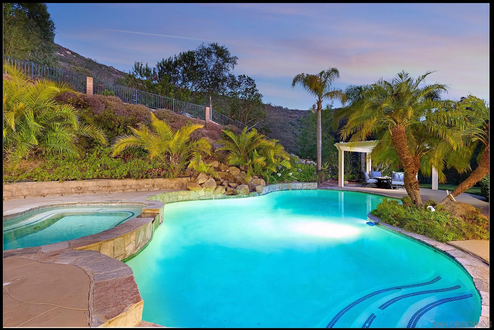 https://cdn.realtyfeed.com/cdn/127/260022946/9d40180e4e3d359149c3be7143ebfe36.webp