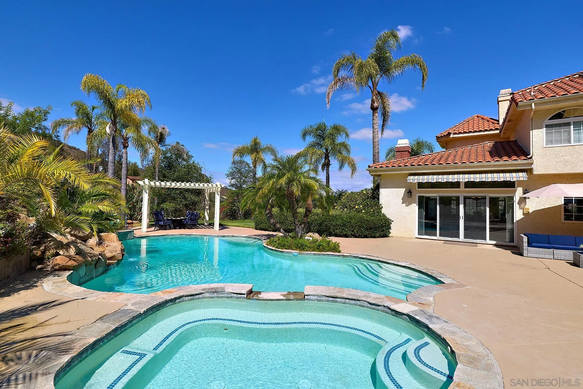https://cdn.realtyfeed.com/cdn/127/260022946/def3fa07be7a5c0f4a540d4e82fc285c.webp