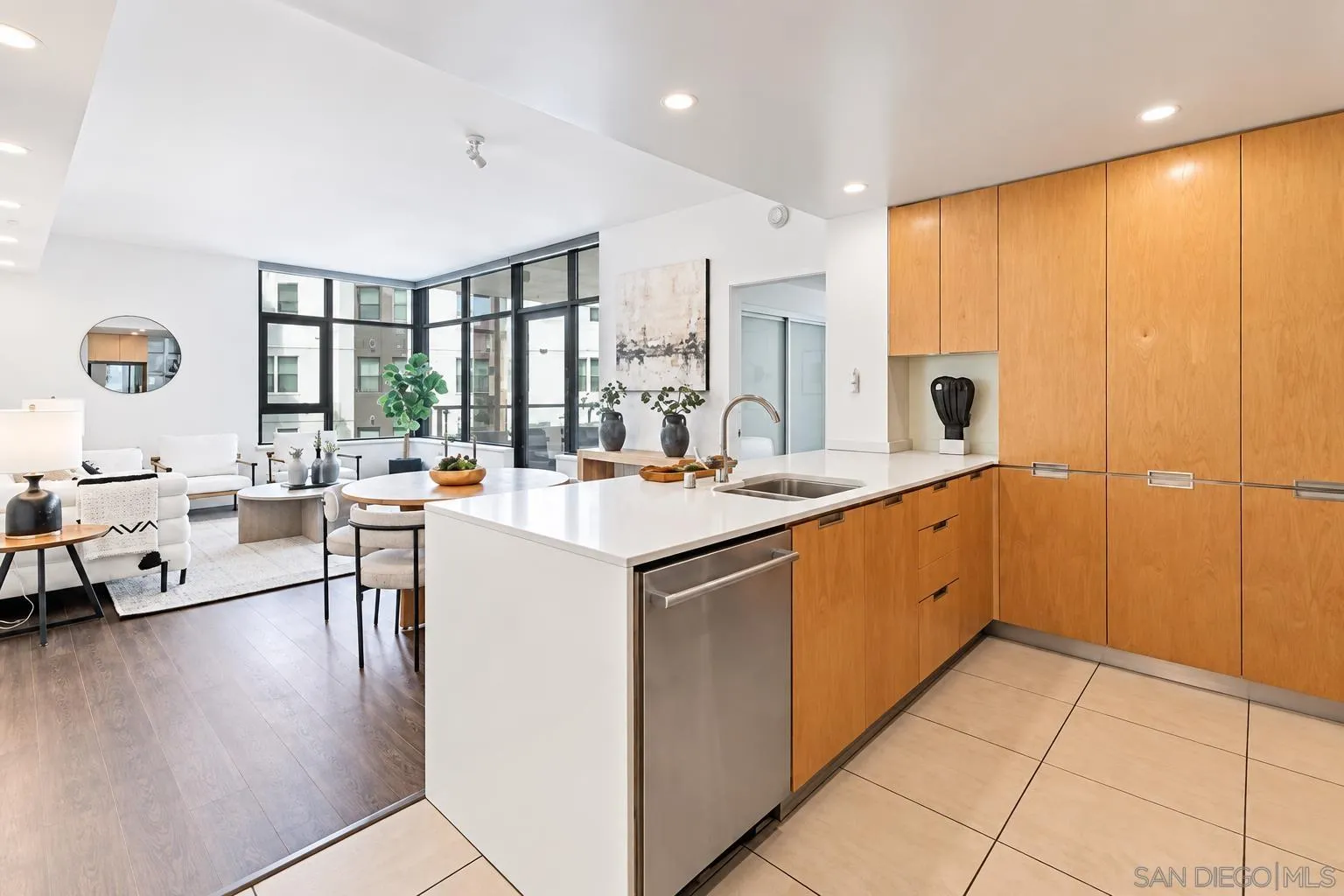 https://cdn.realtyfeed.com/cdn/127/260022947/4a4a826e7010445b66999917a1f7762c.webp