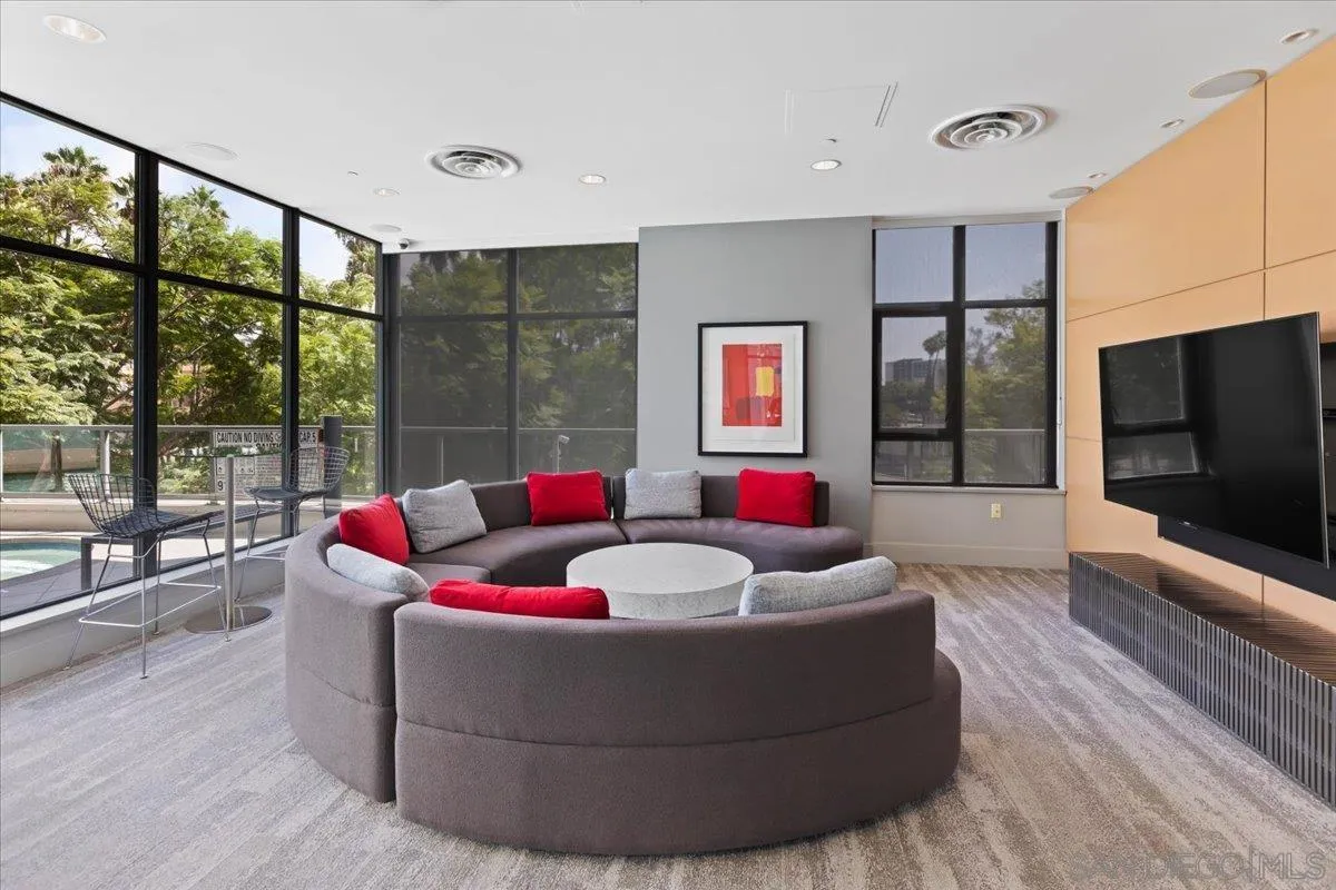 https://cdn.realtyfeed.com/cdn/127/260022947/b889d60df410ef890648058fd3decc7f.webp