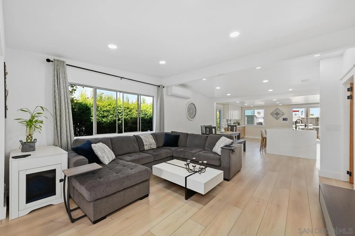 https://cdn.realtyfeed.com/cdn/127/260022948/2b42d847e7486c8ecdf24d1a3d61bf45.webp