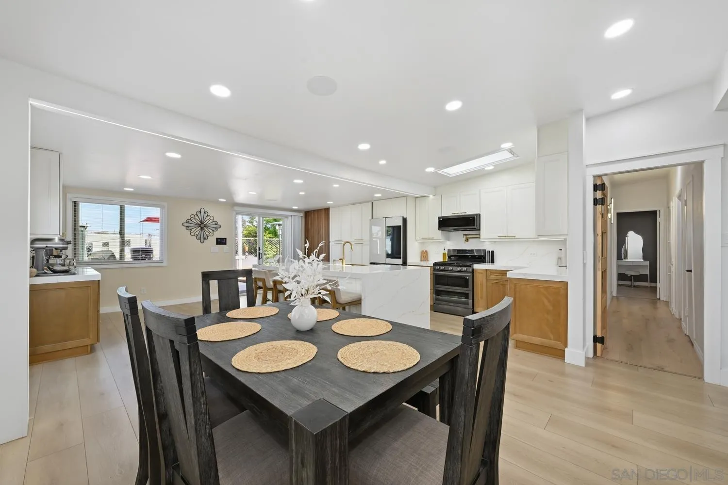 https://cdn.realtyfeed.com/cdn/127/260022948/2f8f57468dc89c00b4d9204f442ccc3f.webp