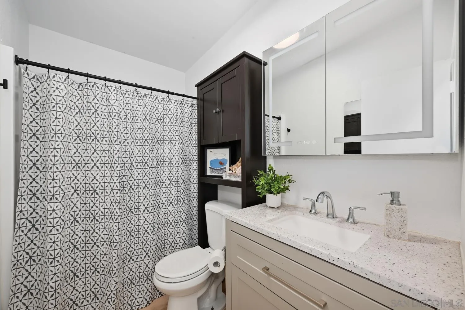 https://cdn.realtyfeed.com/cdn/127/260022948/34b1c3ed2896fda69cc34cfb2464d408.webp