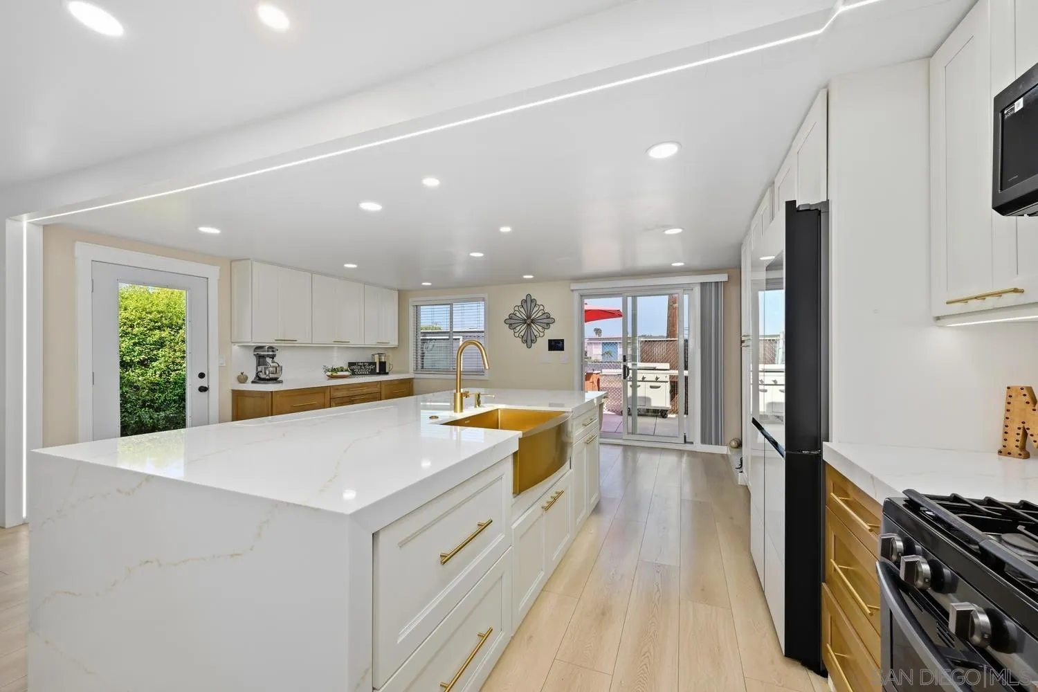 https://cdn.realtyfeed.com/cdn/127/260022948/74c54a23cc31e806d3b6f83c2d0f260b.webp