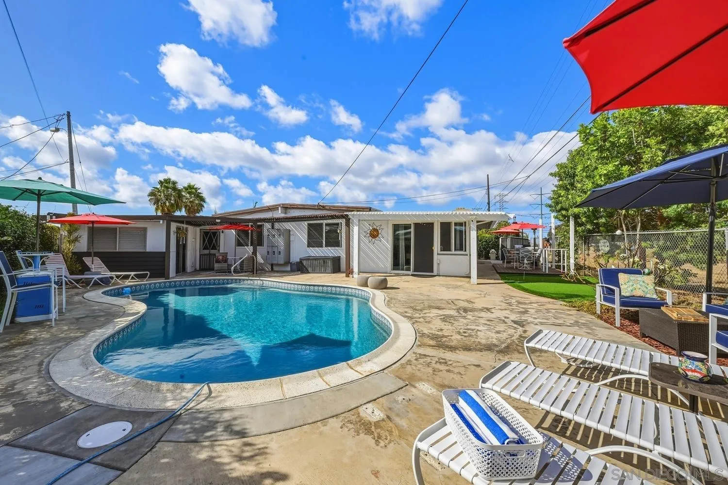 https://cdn.realtyfeed.com/cdn/127/260022948/b8578f0f01b1179f9494f5a1771f17f2.webp