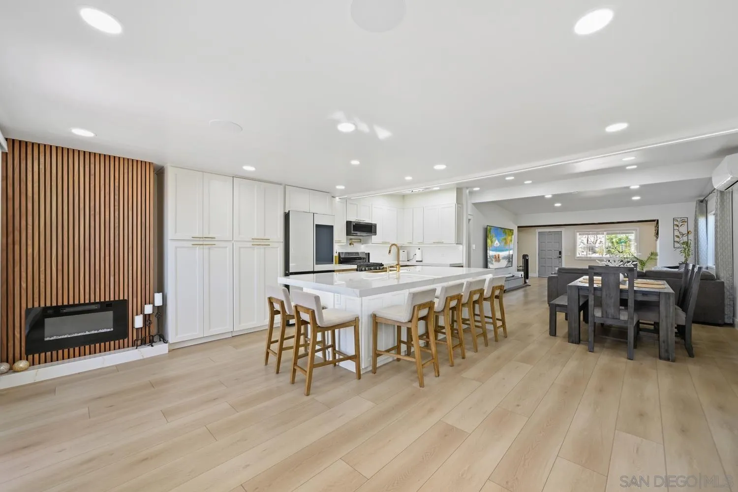 https://cdn.realtyfeed.com/cdn/127/260022948/ce53e1e2bd1a55c081e9b2ac7f13c74e.webp