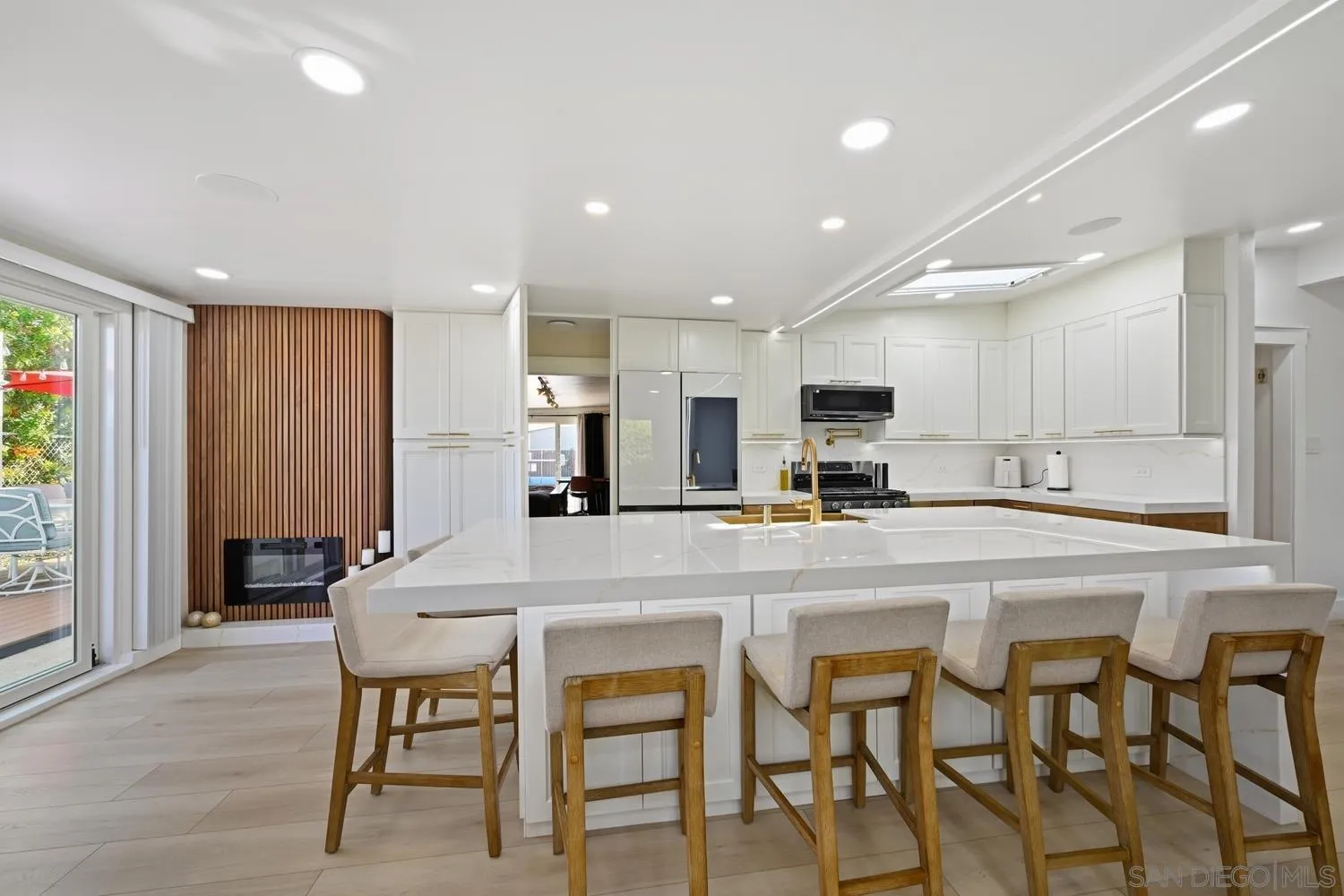 https://cdn.realtyfeed.com/cdn/127/260022948/d86989574ece311d543605d60462f21e.webp