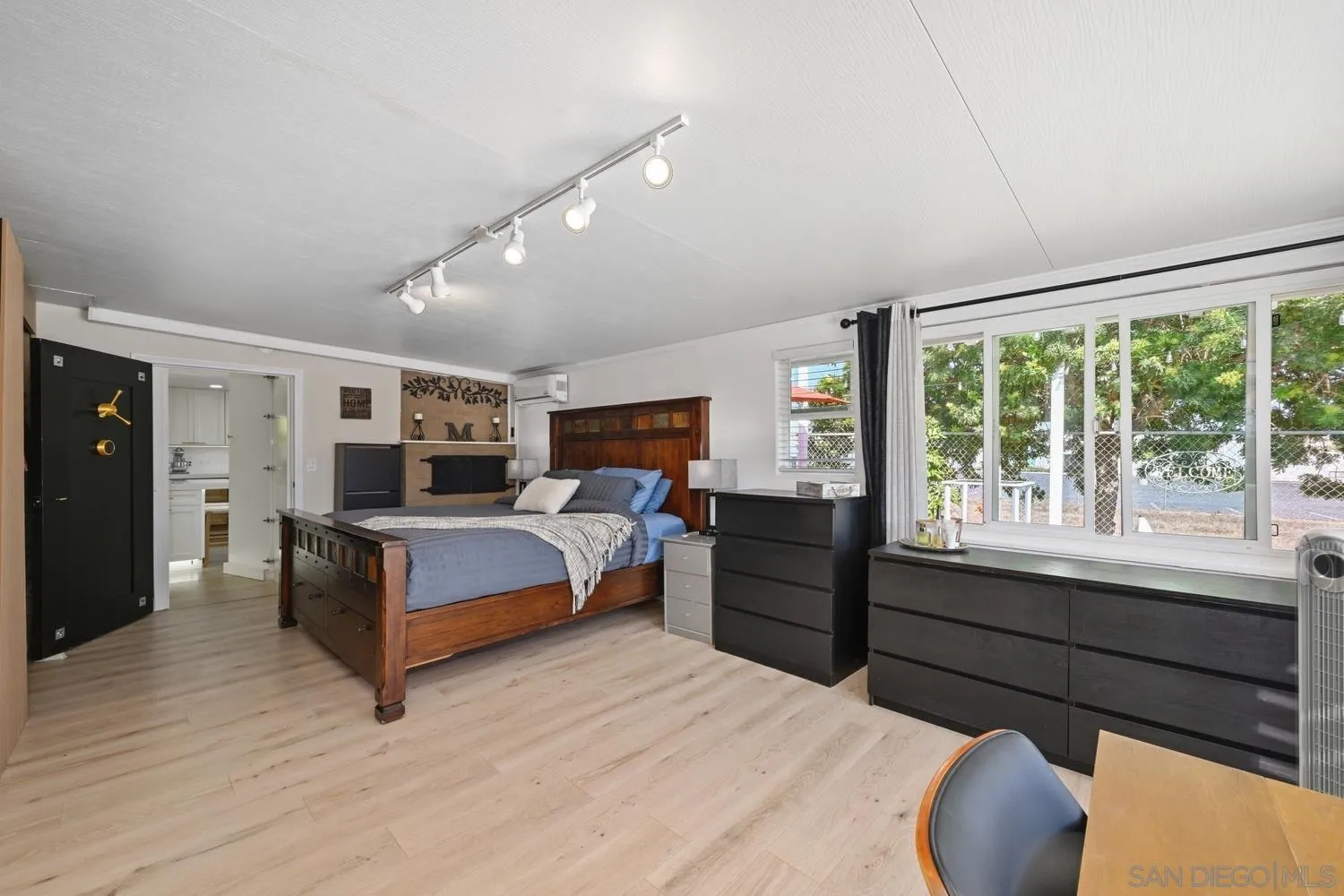 https://cdn.realtyfeed.com/cdn/127/260022948/dd01218b4e2b644aa3000c82f6c4eb34.webp
