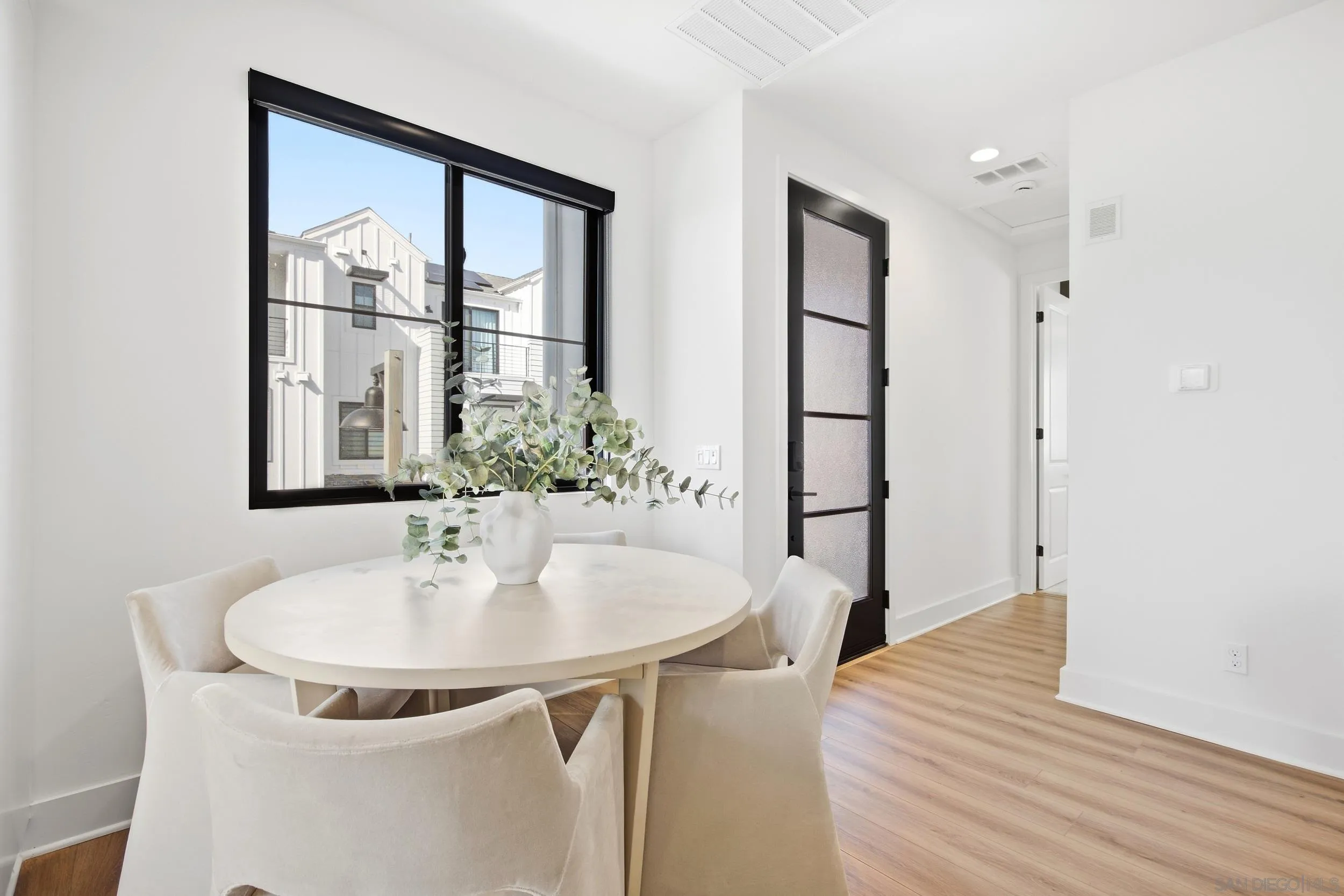 https://cdn.realtyfeed.com/cdn/127/260022950/1d8ace57858376395ea3413f7cae5574.webp