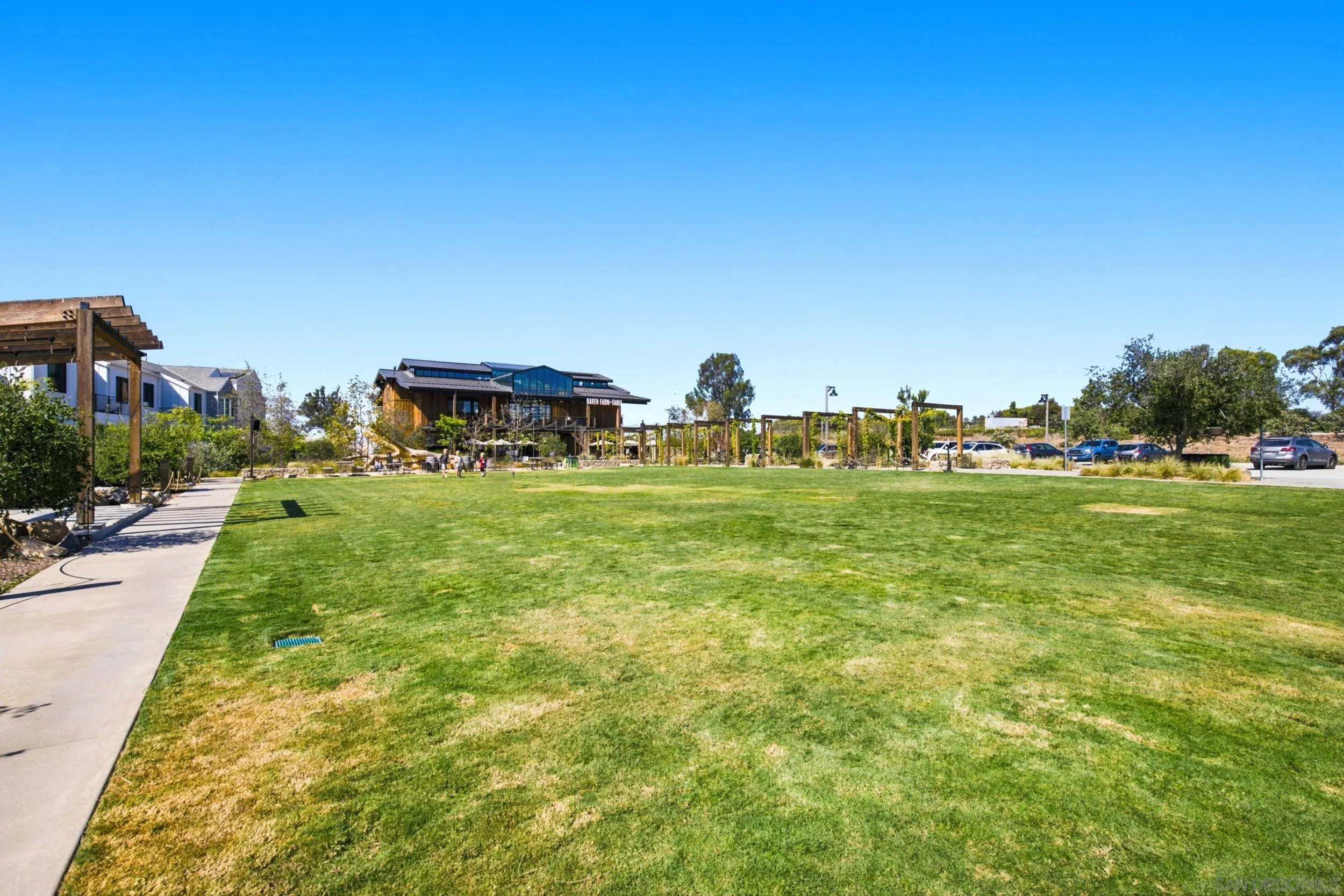 https://cdn.realtyfeed.com/cdn/127/260022950/6944a63349faa9b428bd00e0d78db879.webp