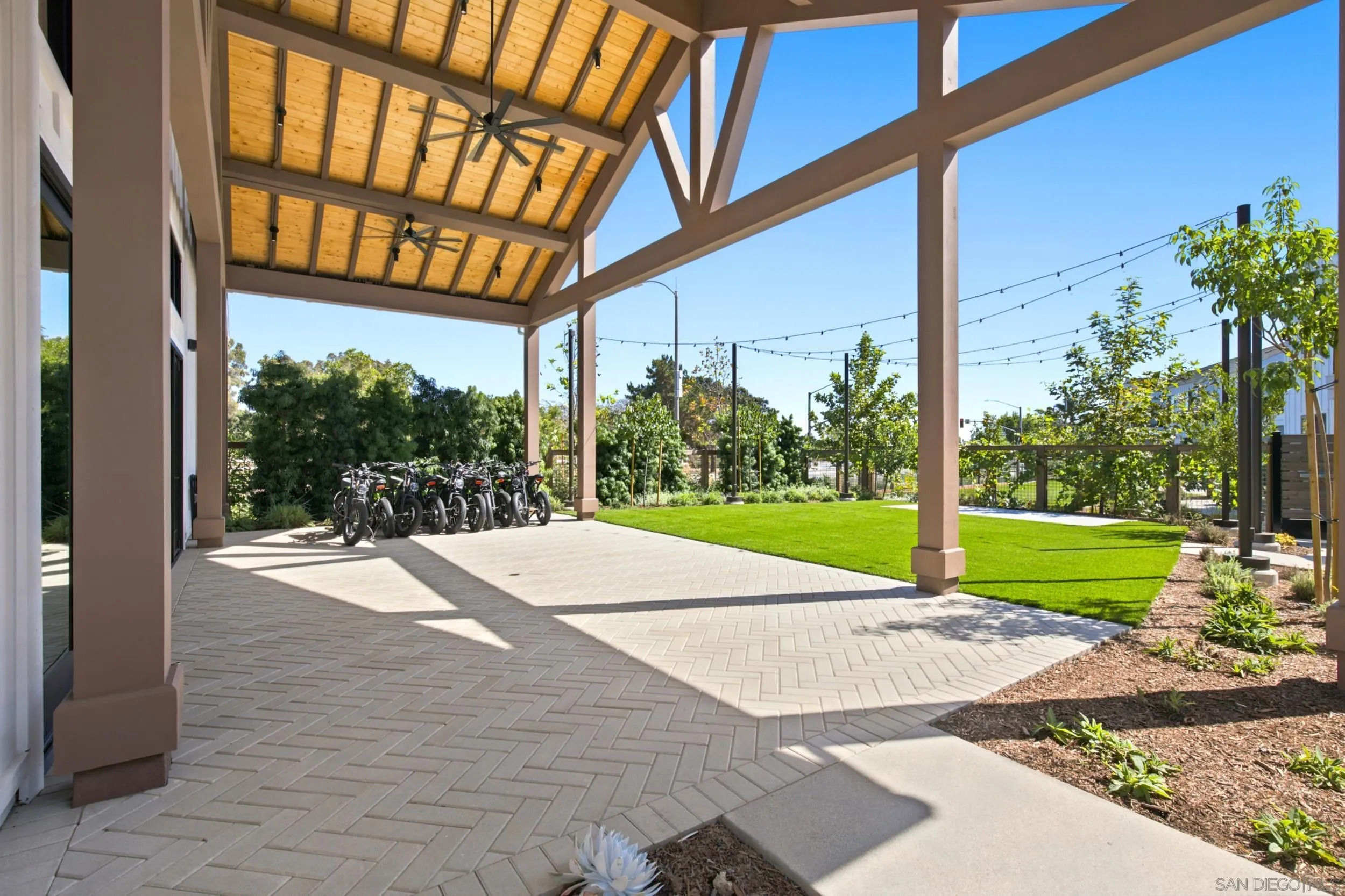 https://cdn.realtyfeed.com/cdn/127/260022950/8a7ce6b6b4276b7898c86f26d73a9ac9.webp