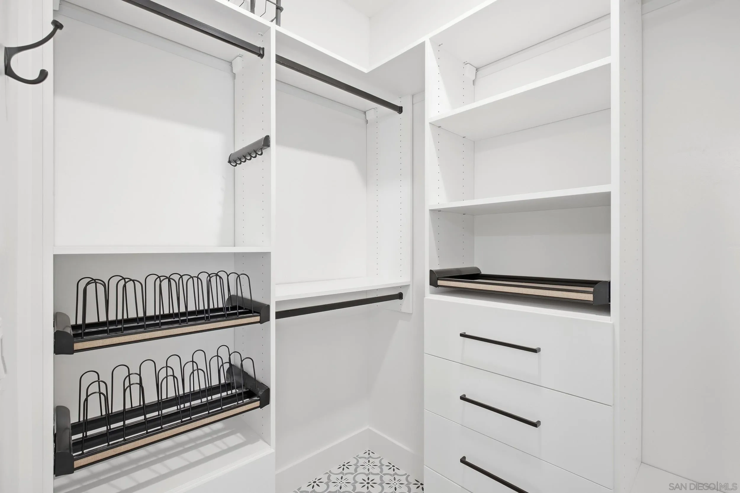 https://cdn.realtyfeed.com/cdn/127/260022950/b8729cd50488b770dda00d21e0239d64.webp