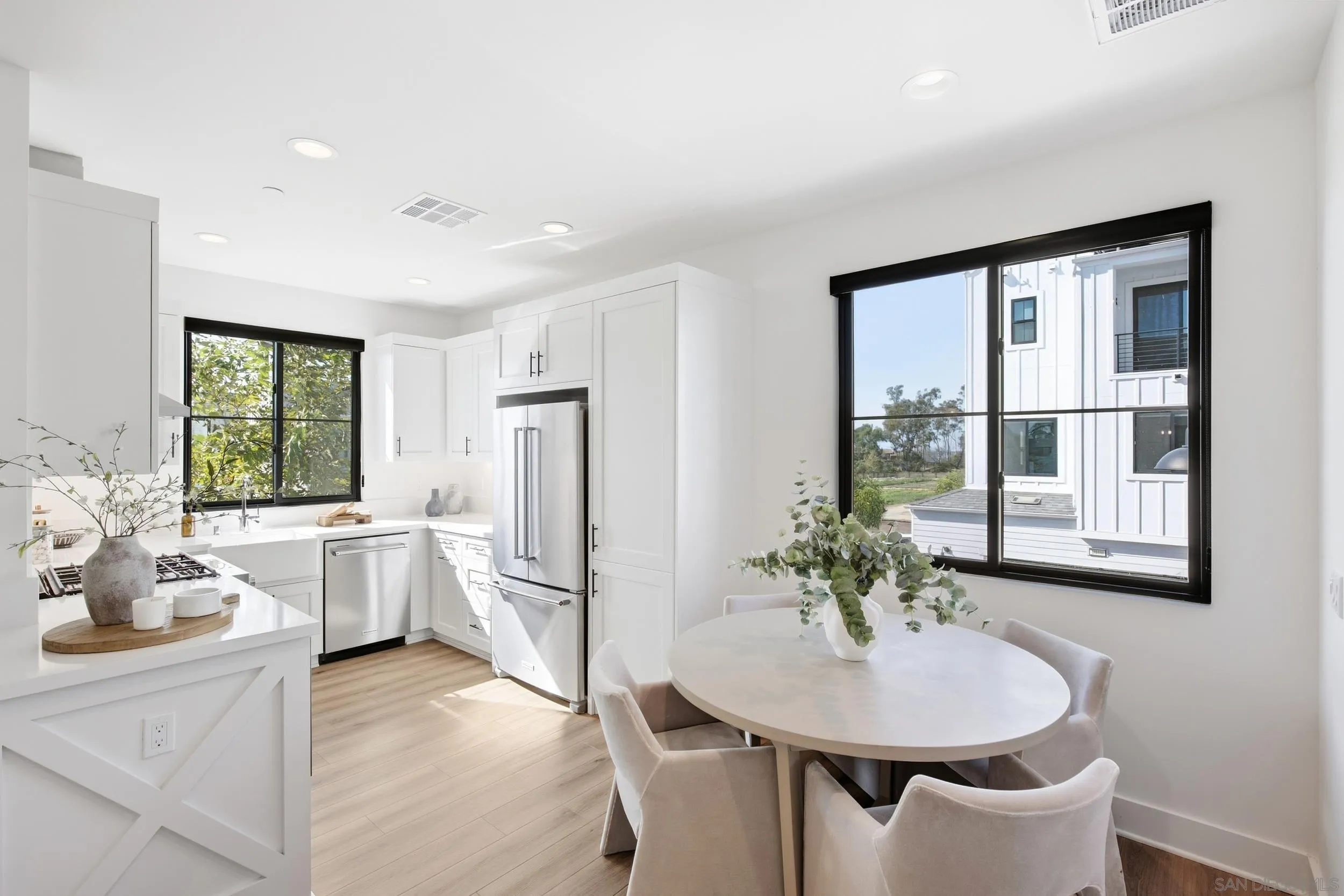 https://cdn.realtyfeed.com/cdn/127/260022950/cb66717a6cf190648f0fddfe26d0acf0.webp