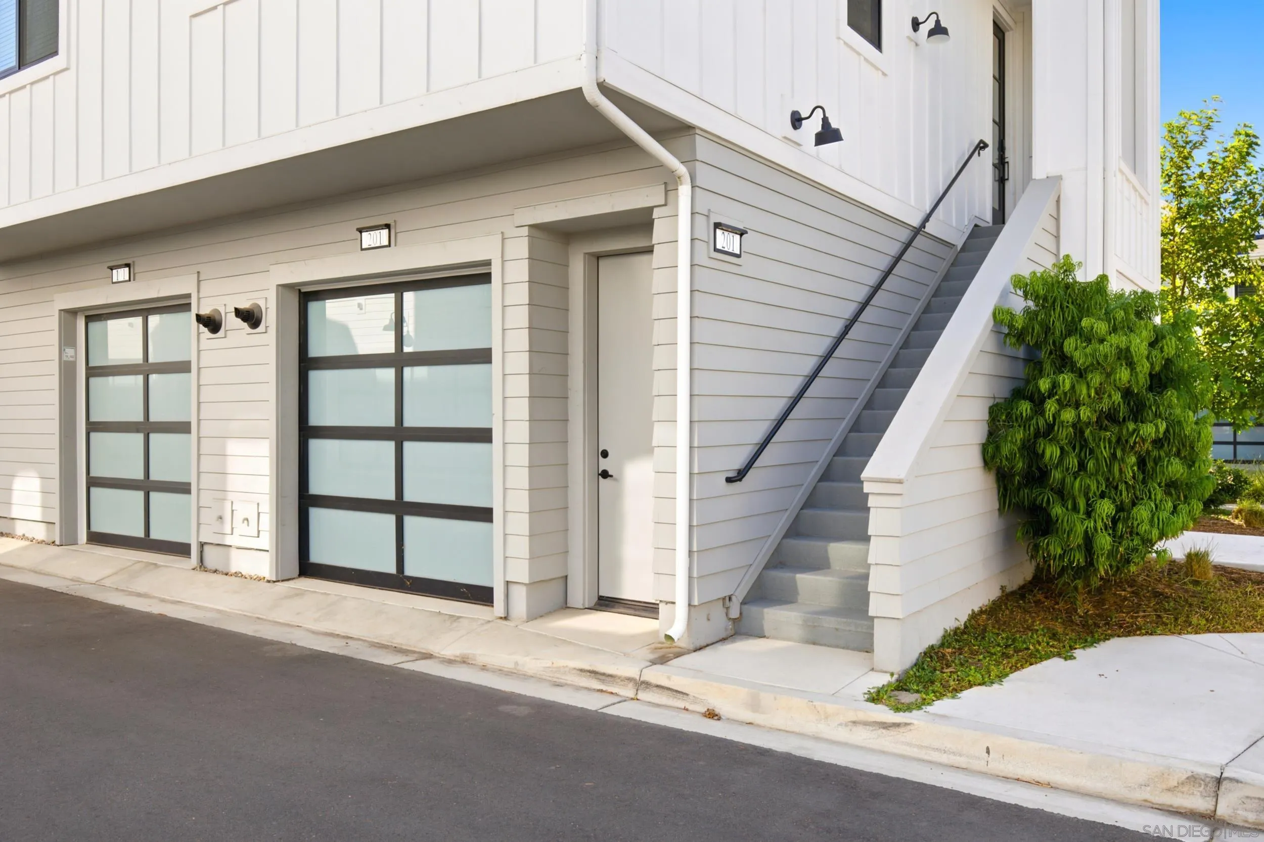 https://cdn.realtyfeed.com/cdn/127/260022950/cf92098f5fc2dd6c5f265287c10ed758.webp