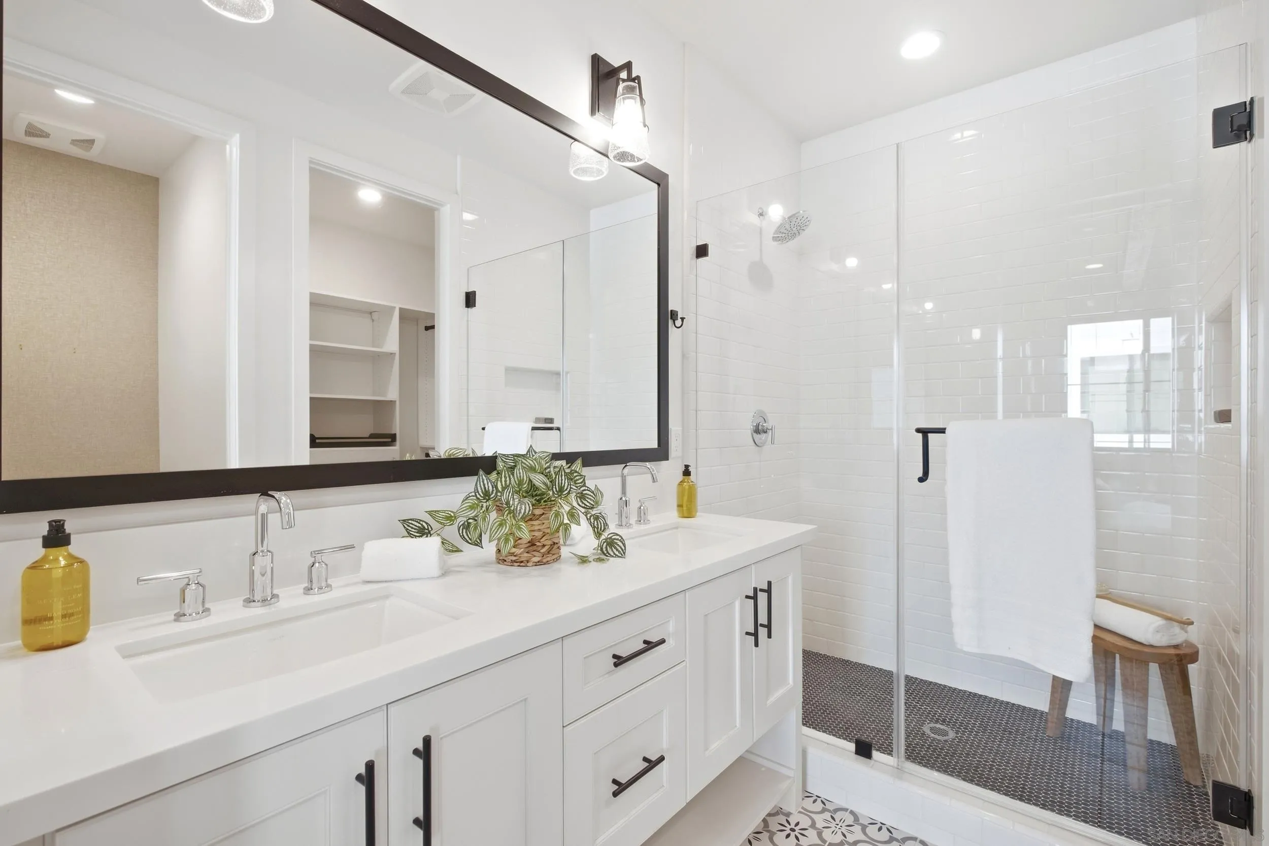 https://cdn.realtyfeed.com/cdn/127/260022950/e526f9932b75b20cfdd6b93c99cc62e9.webp