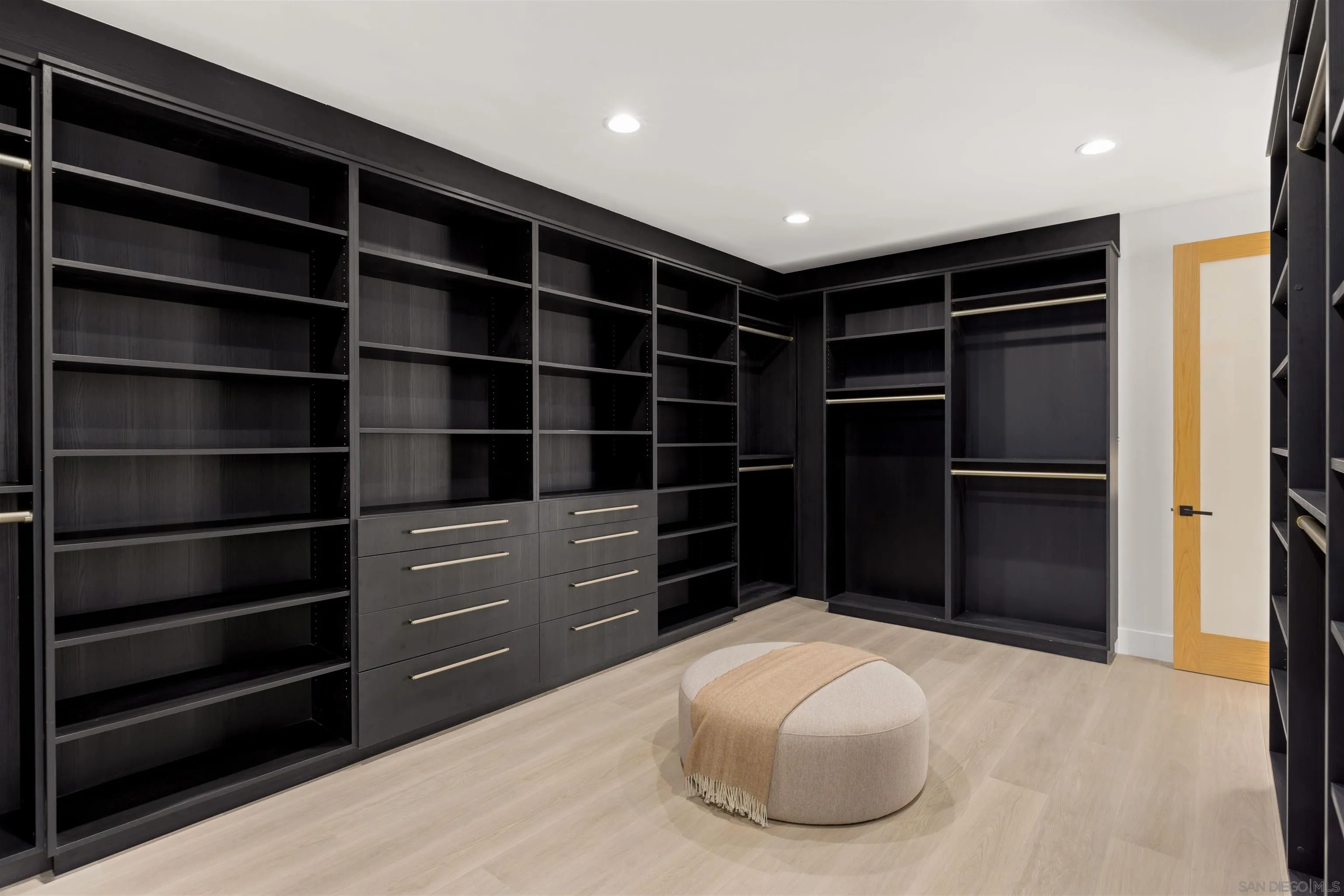 https://cdn.realtyfeed.com/cdn/127/260022951/4ecc747fc91f260cd3ef07d00d3627ee.webp