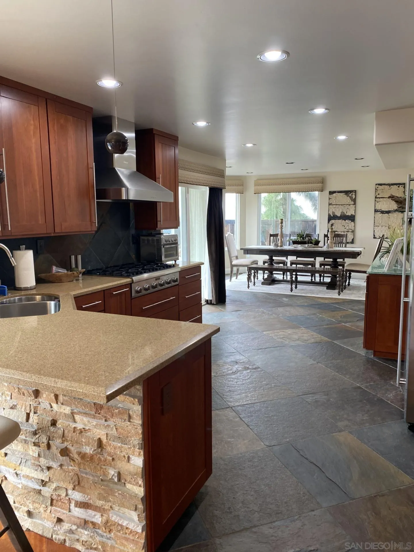 https://cdn.realtyfeed.com/cdn/127/260022952/9b3973490ca36f12f7e16be25cc46178.webp