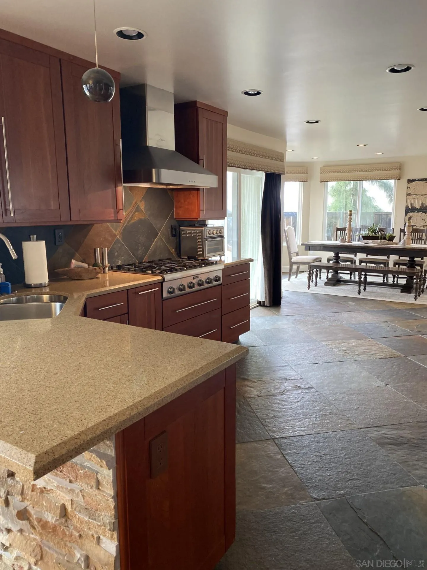 https://cdn.realtyfeed.com/cdn/127/260022952/ac353c5690110dba4add303c3a1bb3f7.webp