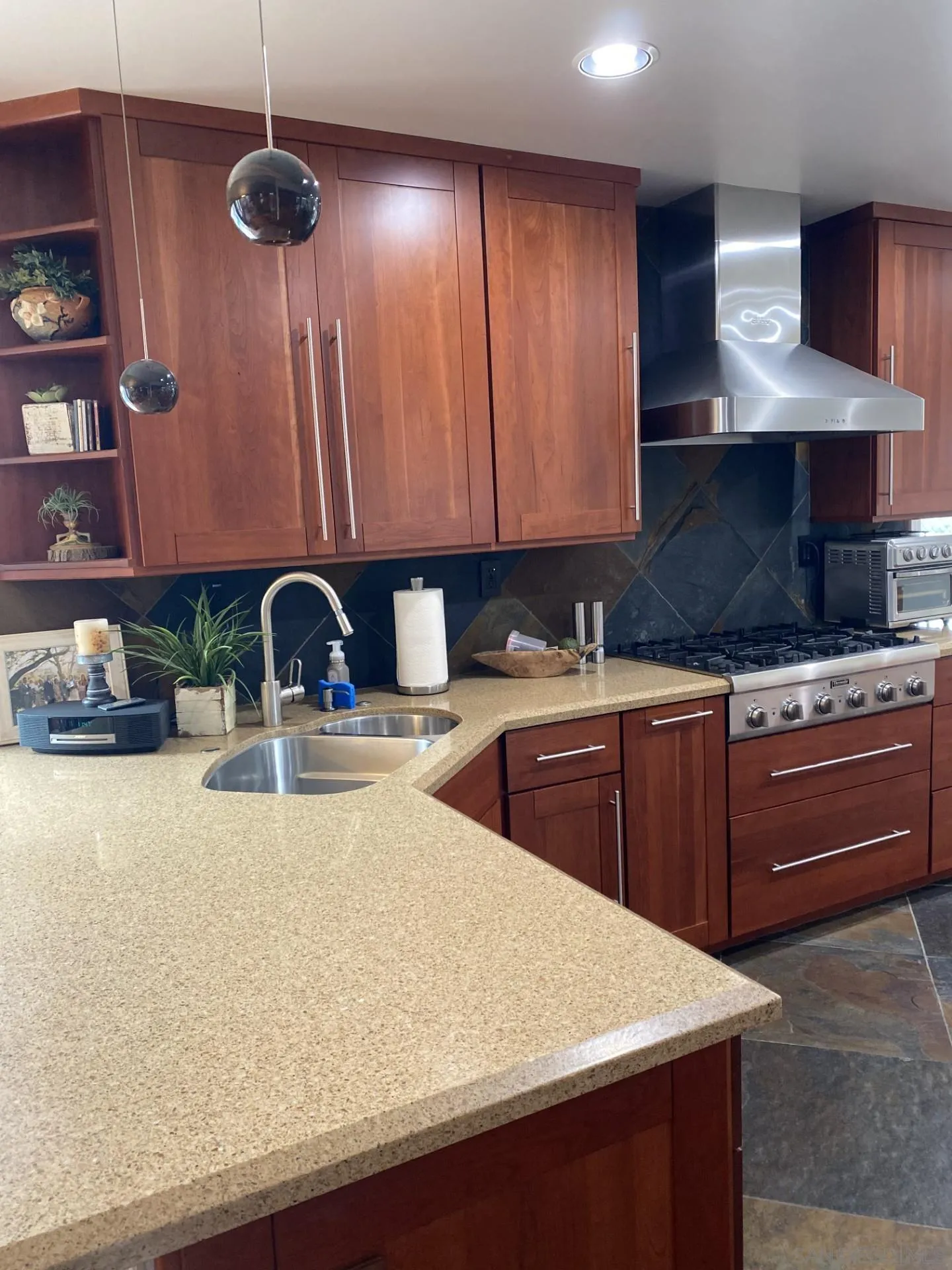 https://cdn.realtyfeed.com/cdn/127/260022952/c7b6d0cd24c27b180ef27fb147fe3834.webp