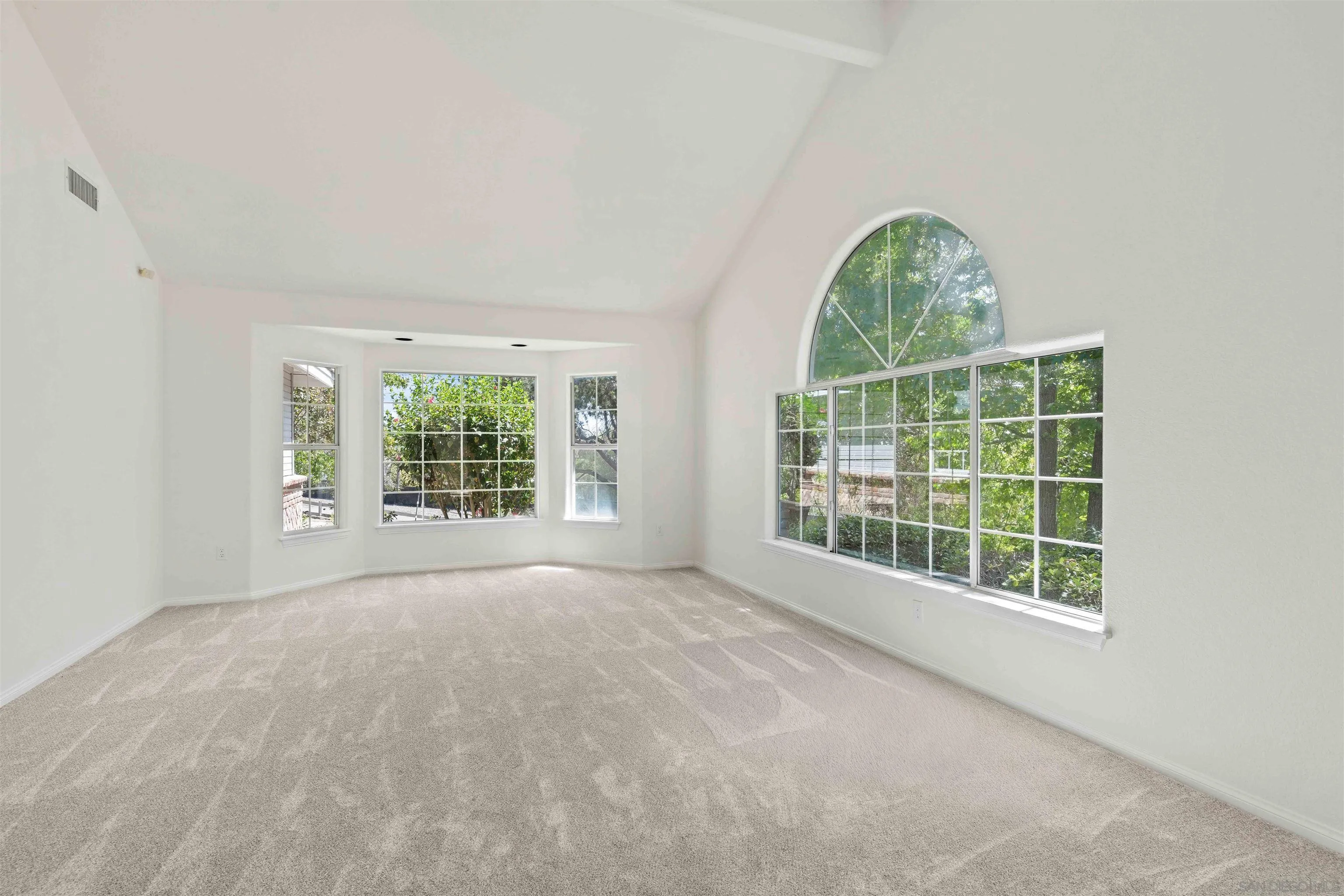 https://cdn.realtyfeed.com/cdn/127/260022954/0cbf2dcd6d8c84bc14750d4e0fa5ebec.webp
