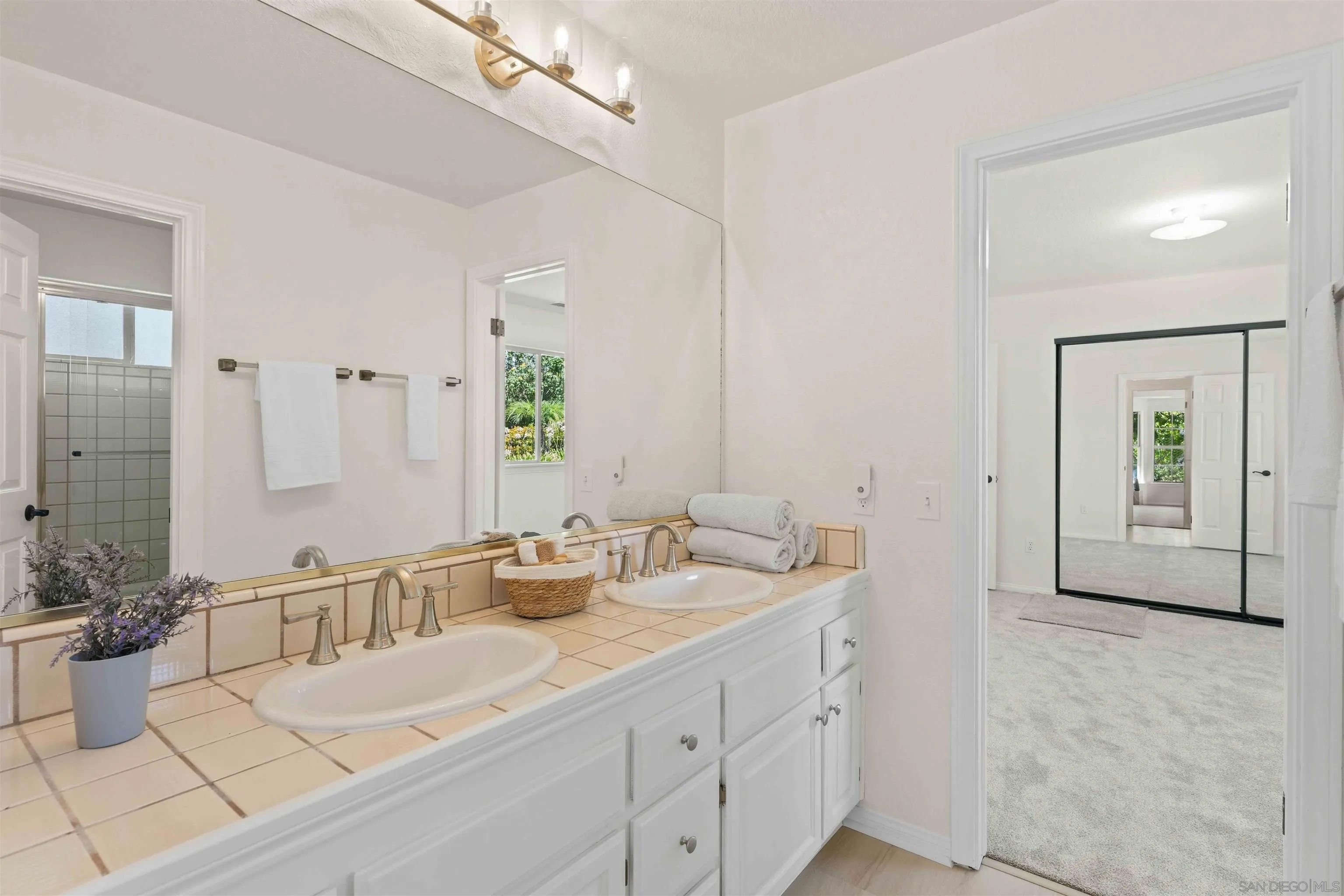 https://cdn.realtyfeed.com/cdn/127/260022954/0d79c2c950c45a947445f6c2a63b8925.webp