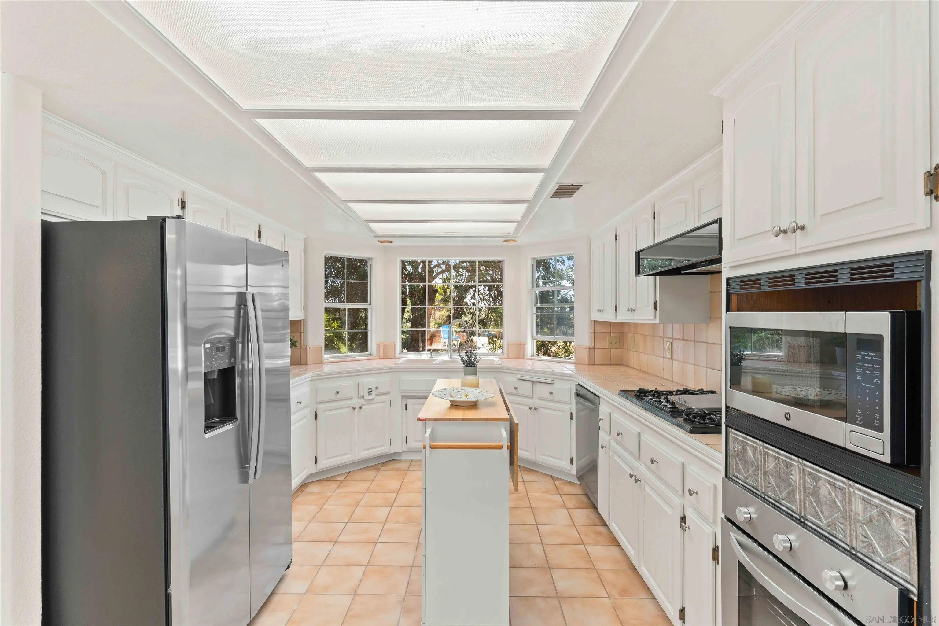 https://cdn.realtyfeed.com/cdn/127/260022954/17dd9777ae9d7f0dc8b3dc937a651ad7.webp