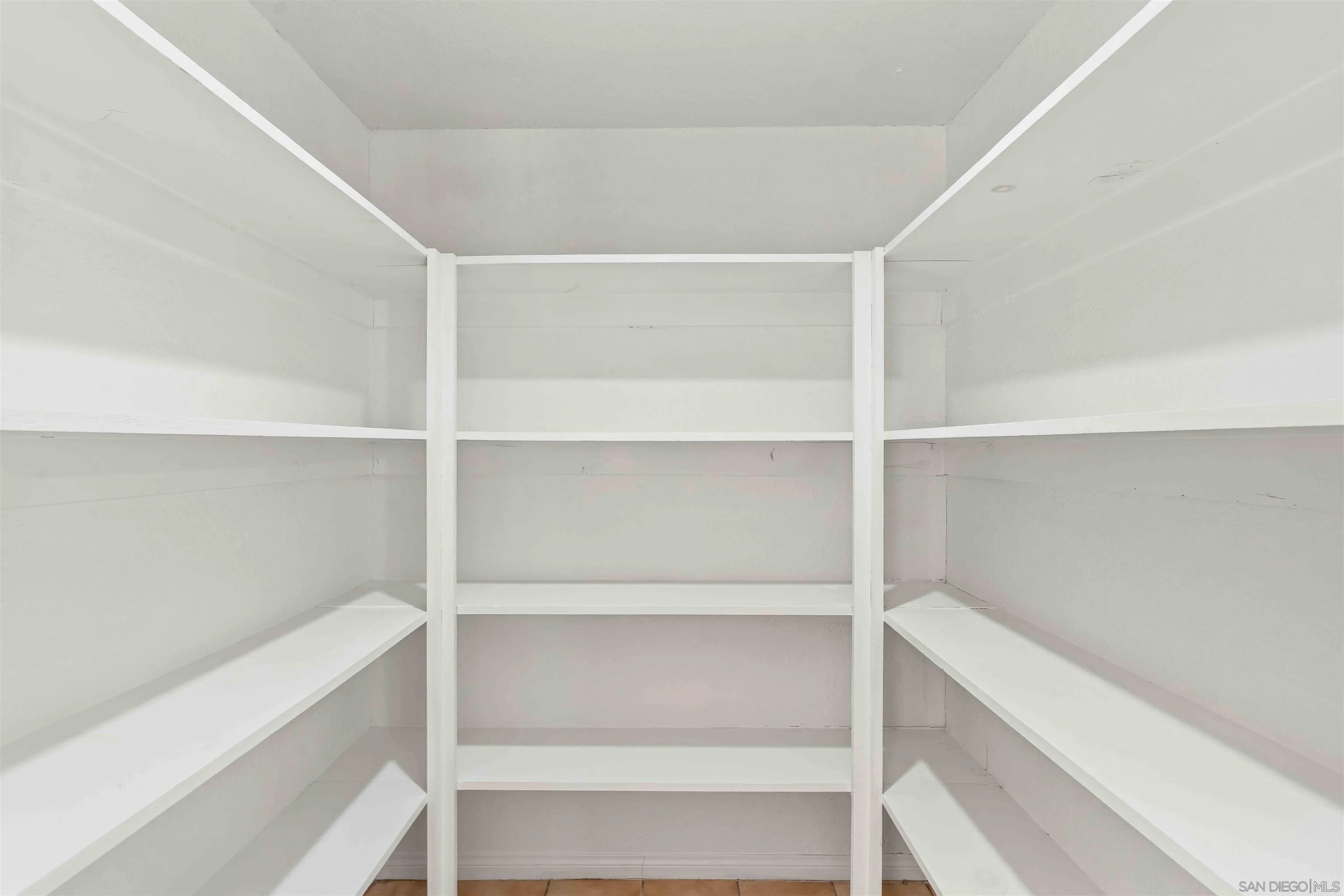 https://cdn.realtyfeed.com/cdn/127/260022954/2b680c68131af30a811f18aec6e17005.webp
