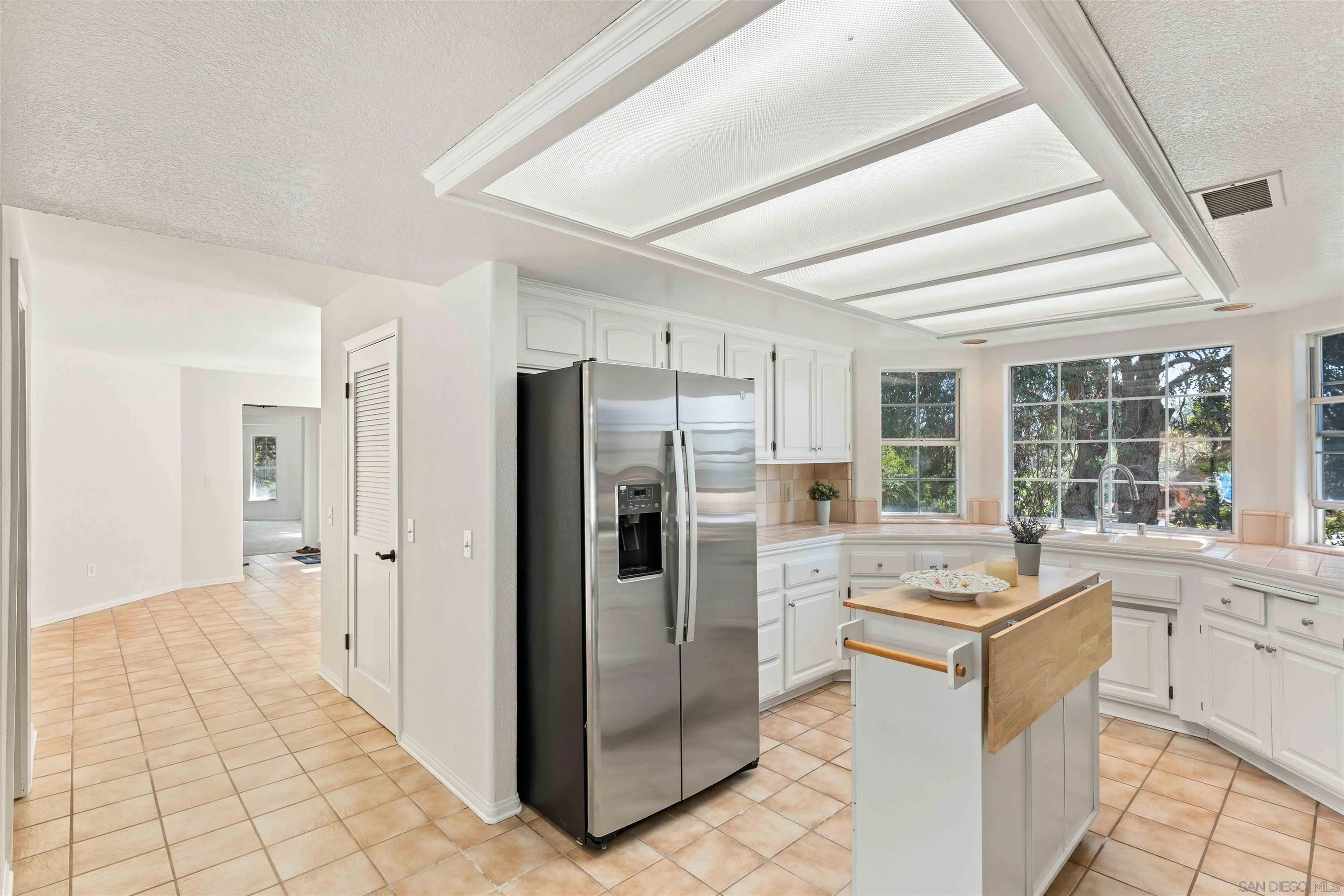 https://cdn.realtyfeed.com/cdn/127/260022954/40c6f97d1418a691a02c047c4ceba64f.webp