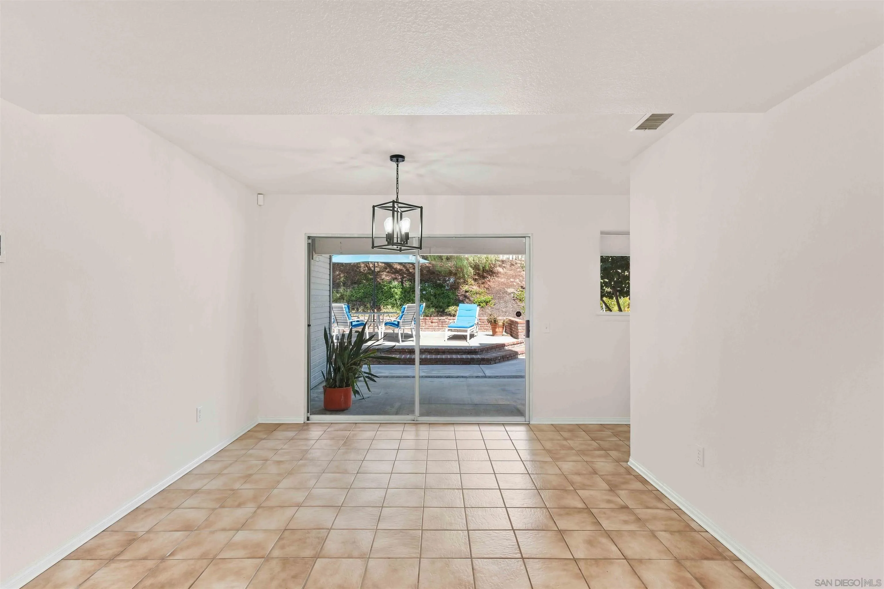 https://cdn.realtyfeed.com/cdn/127/260022954/4673414c83a072d80ee125e9820469e3.webp