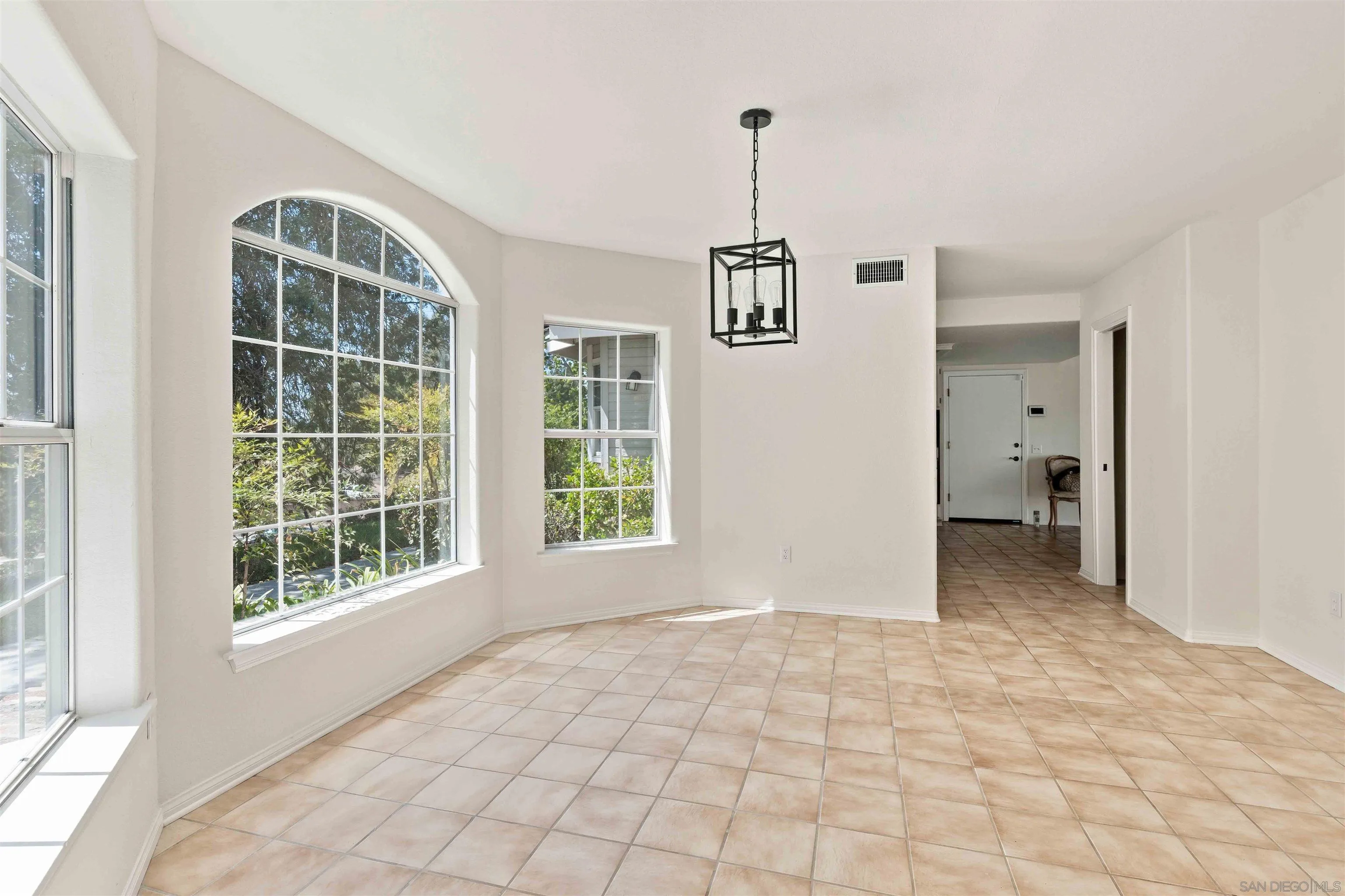 https://cdn.realtyfeed.com/cdn/127/260022954/b317e7a85ee53b7172fa7dfd67338b98.webp