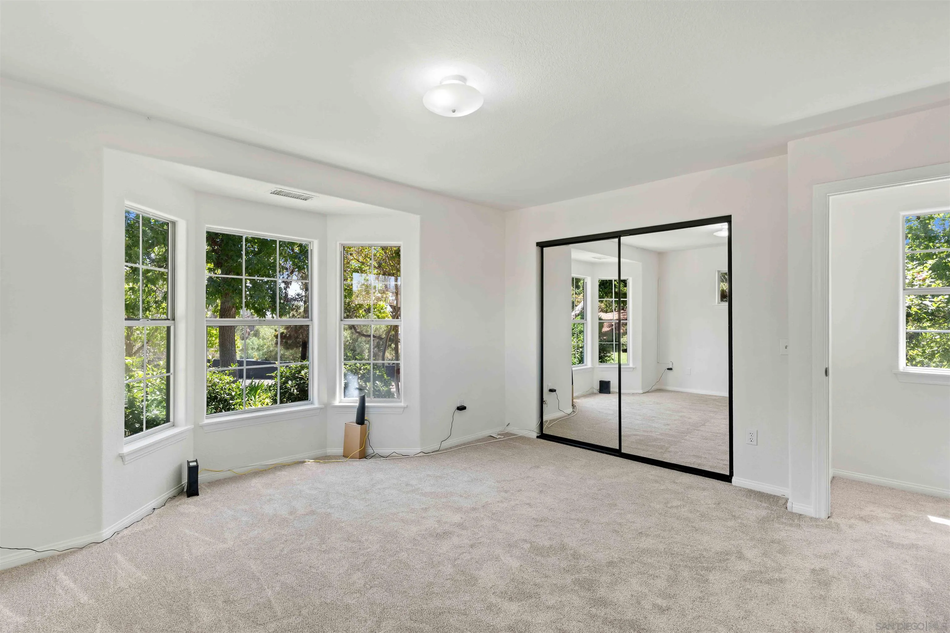 https://cdn.realtyfeed.com/cdn/127/260022954/e9c405e2d64be57fdb75098836a39a29.webp