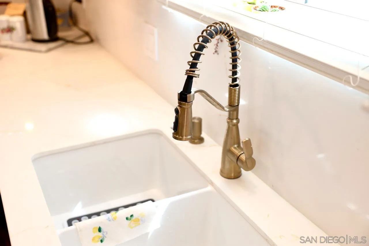https://cdn.realtyfeed.com/cdn/127/260022955/433d3391ee5142dfe037197e250e1064.webp