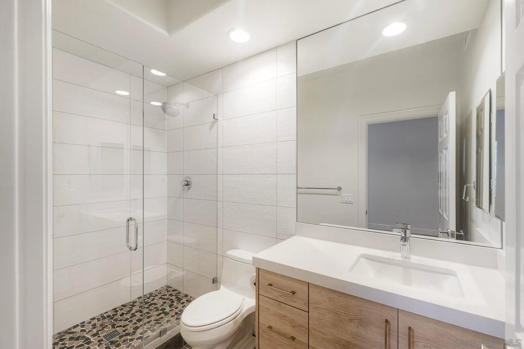 https://cdn.realtyfeed.com/cdn/127/260022956/36a35b098f04950cabe0bd3377f5124f.webp