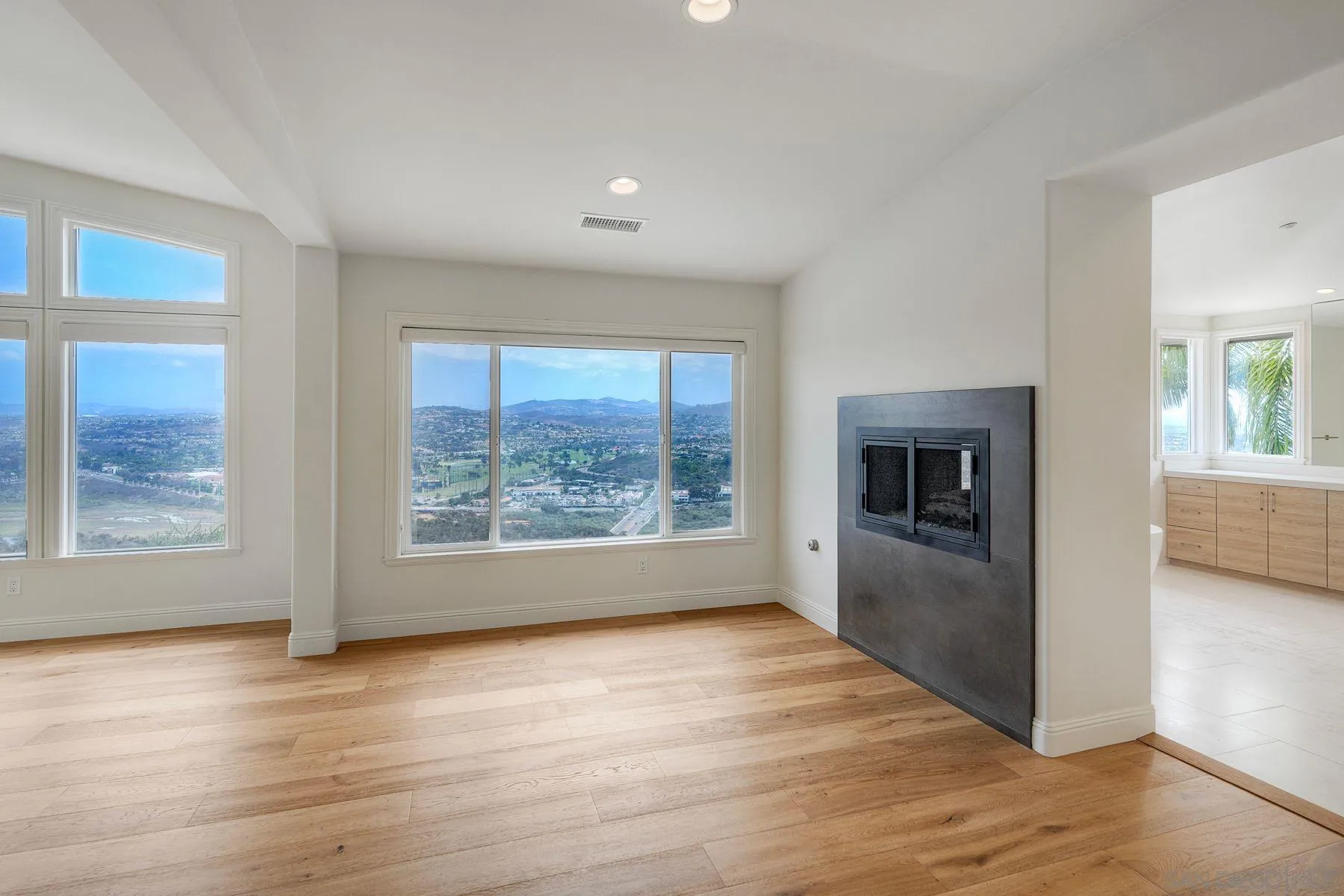 https://cdn.realtyfeed.com/cdn/127/260022956/3aab31e085cbace1303d2e2509ba87b5.webp