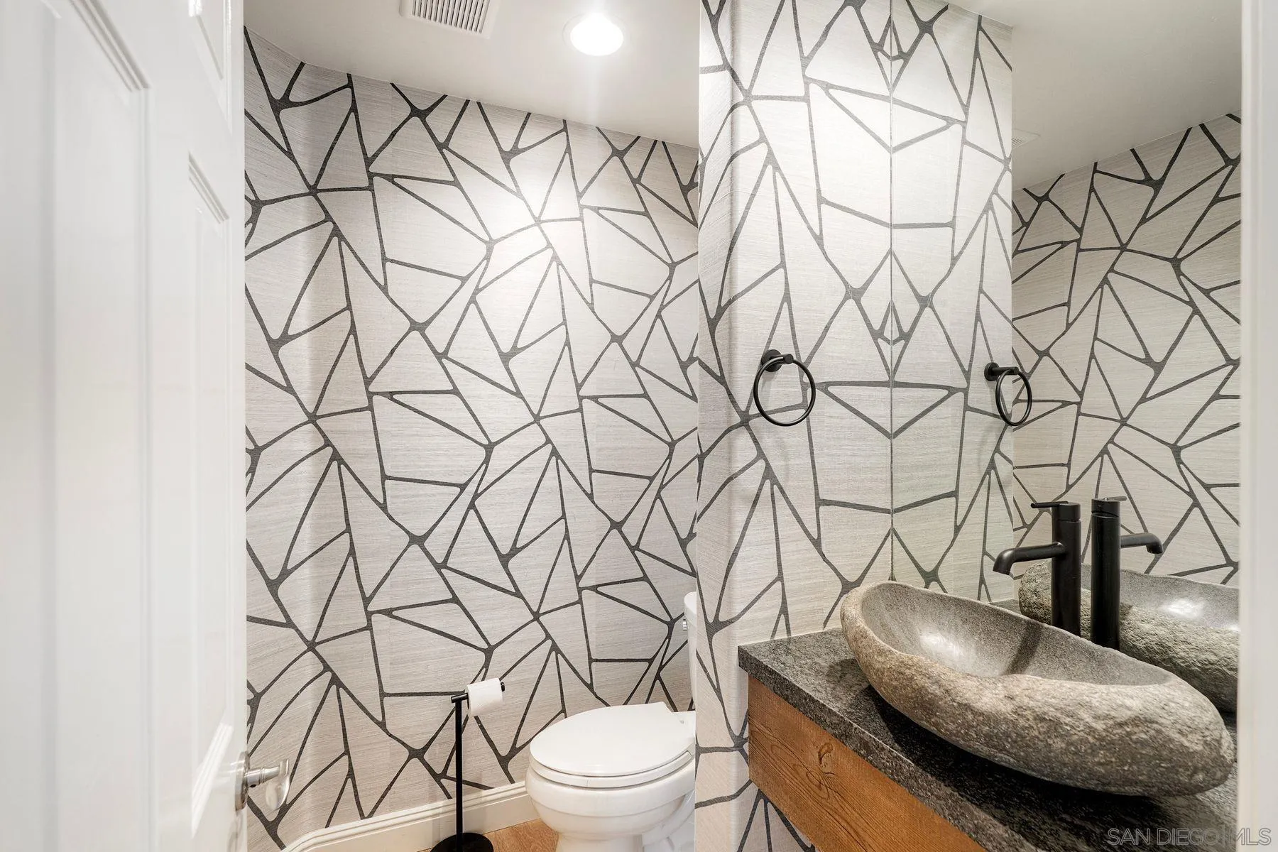 https://cdn.realtyfeed.com/cdn/127/260022956/3bbd6fc6044f22c8be8f898f7bb90b33.webp