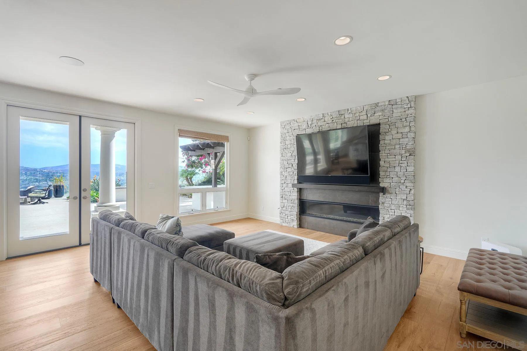 https://cdn.realtyfeed.com/cdn/127/260022956/6ec5964dac281eb58cc50f7c9f1d40dc.webp