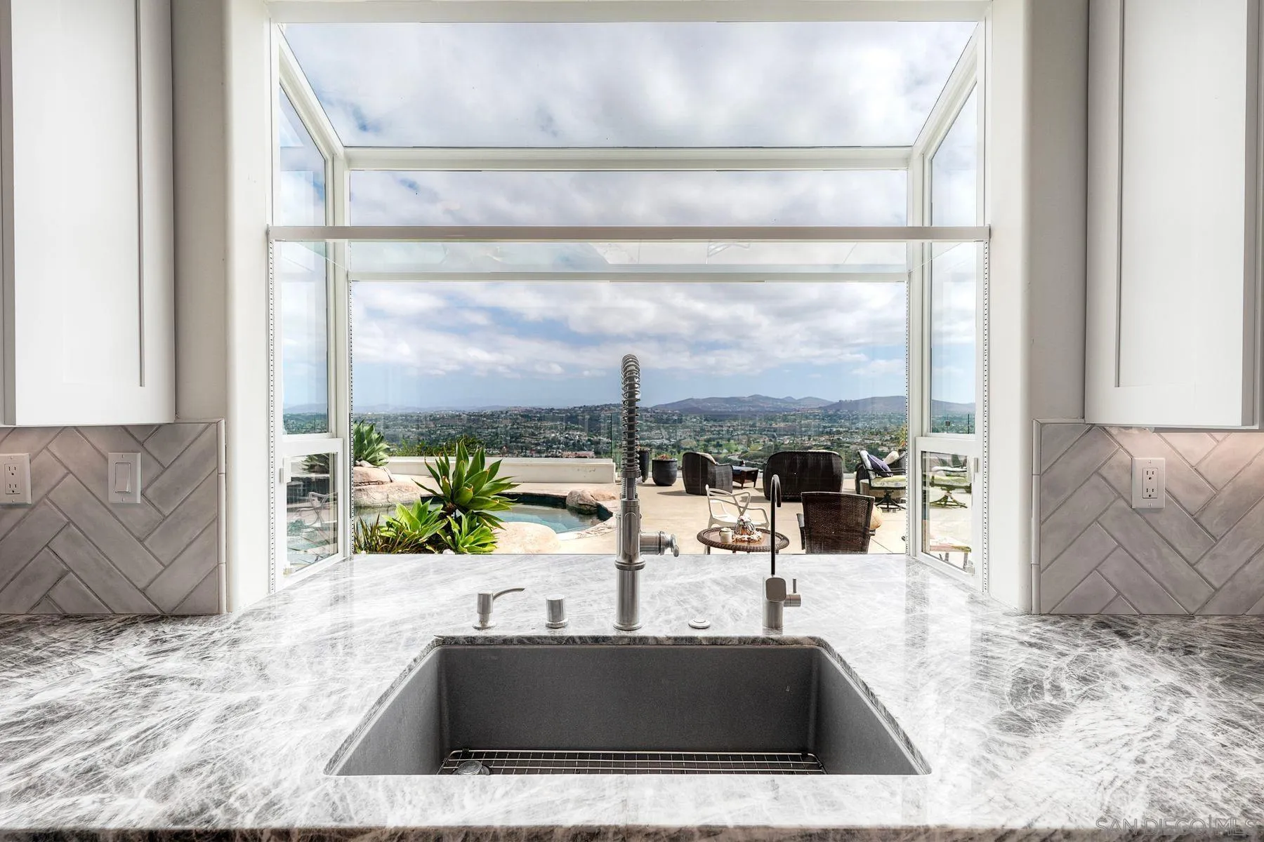 https://cdn.realtyfeed.com/cdn/127/260022956/7365b6df0aa613fa94bcc2407e4670a0.webp