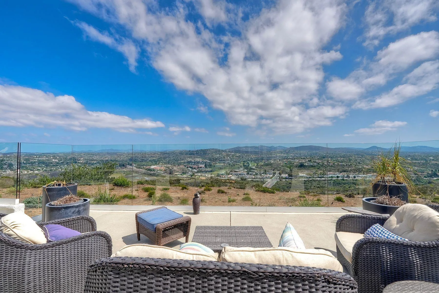 https://cdn.realtyfeed.com/cdn/127/260022956/83a1b53380b172cb8c8375703f43a805.webp