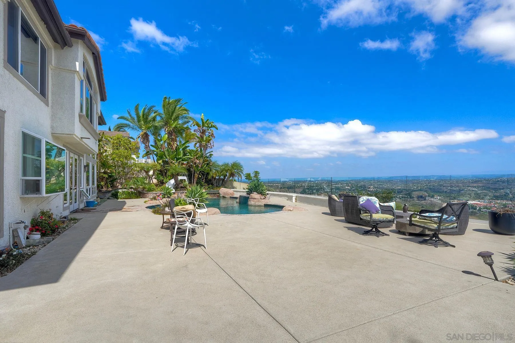 https://cdn.realtyfeed.com/cdn/127/260022956/8f66dfaf5b83f78383d00ae42b35fc16.webp