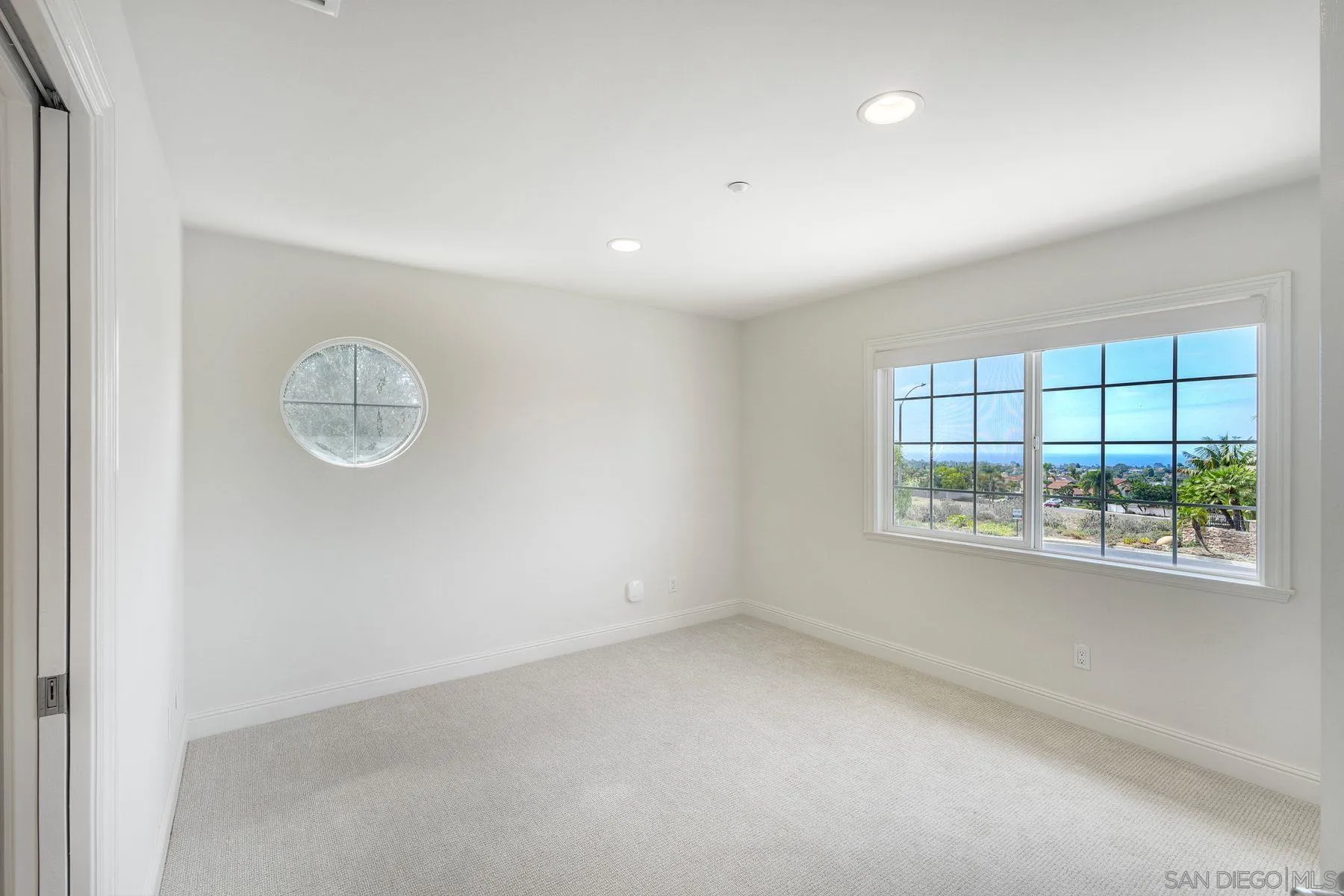https://cdn.realtyfeed.com/cdn/127/260022956/aa24e3a416a1fc132598f554095f3e63.webp
