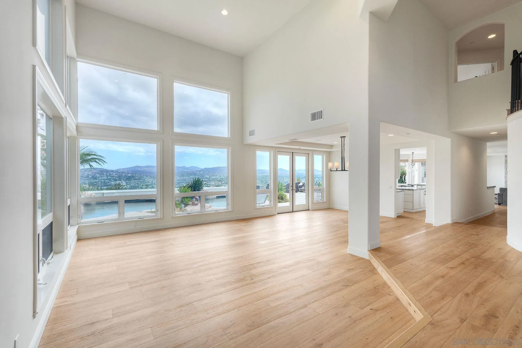 https://cdn.realtyfeed.com/cdn/127/260022956/bd4dd3864d87648b2028027954928bb6.webp