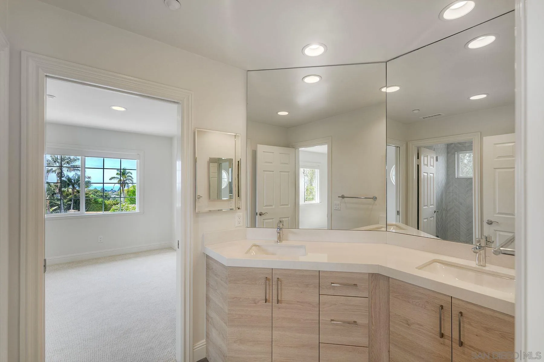 https://cdn.realtyfeed.com/cdn/127/260022956/d3b32763ccd99a2d6beaa8a570183c57.webp