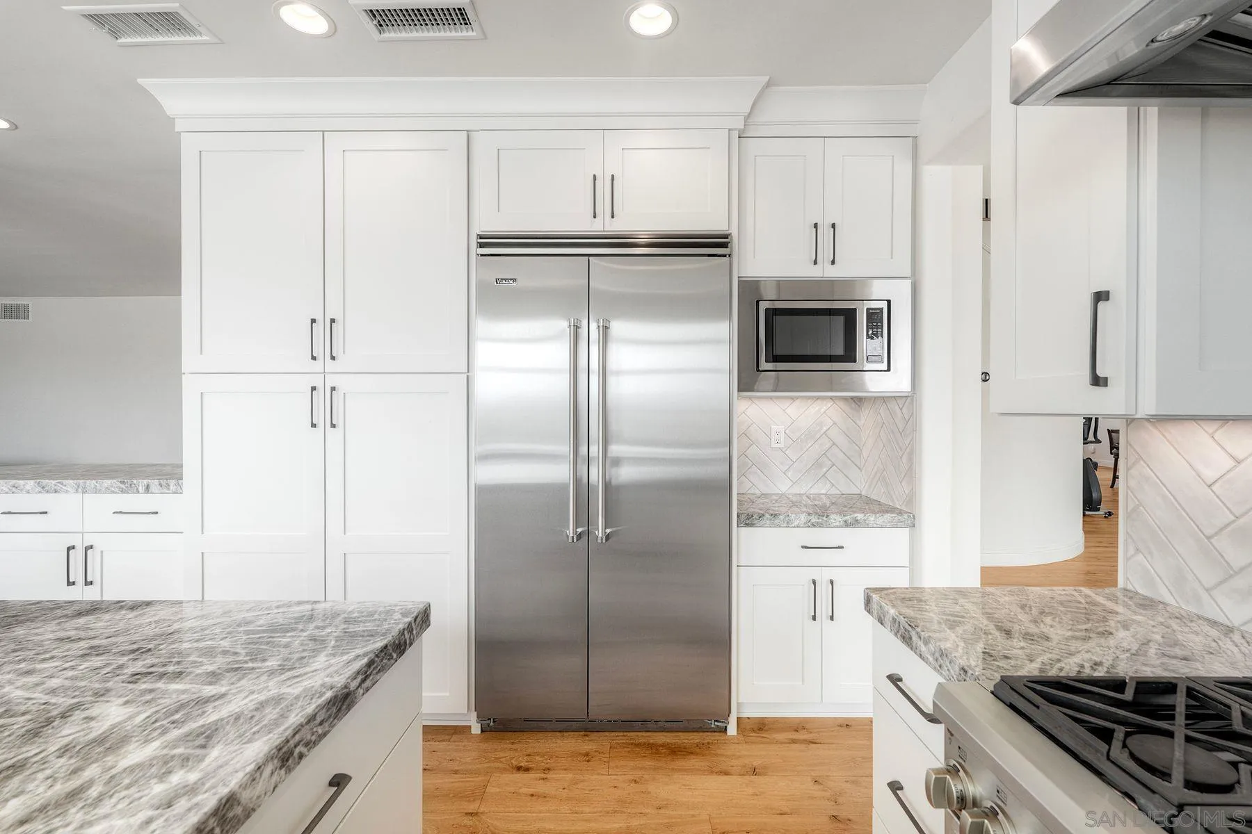 https://cdn.realtyfeed.com/cdn/127/260022956/e2d8dfe970fabb817803dcbbcaea4c2b.webp
