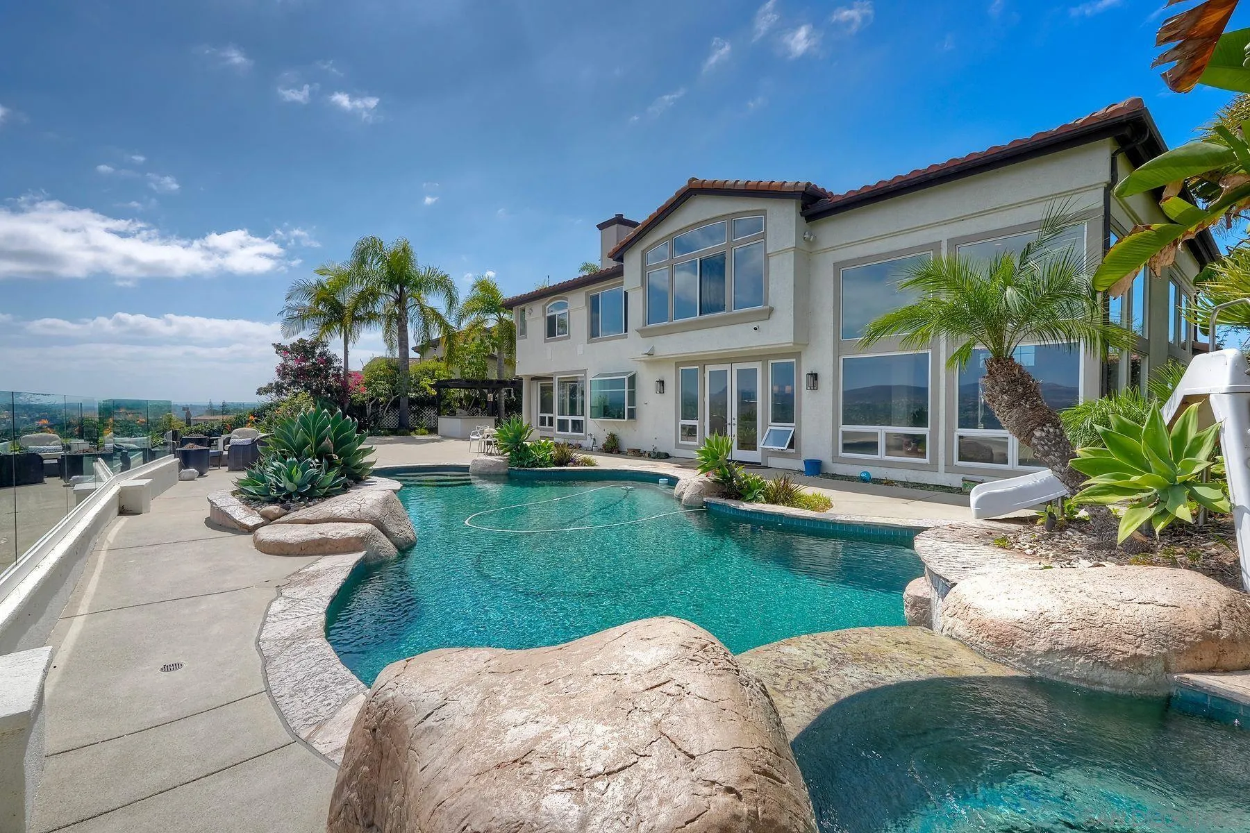https://cdn.realtyfeed.com/cdn/127/260022956/ea8cc7eb4f1e0252d8b653b9010066fc.webp