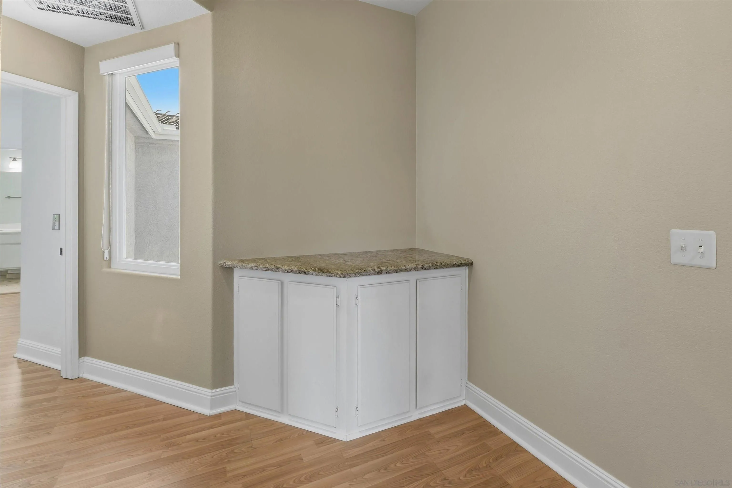 https://cdn.realtyfeed.com/cdn/127/260022958/1e810b61db61cfb18bdb8adf446b8d4e.webp
